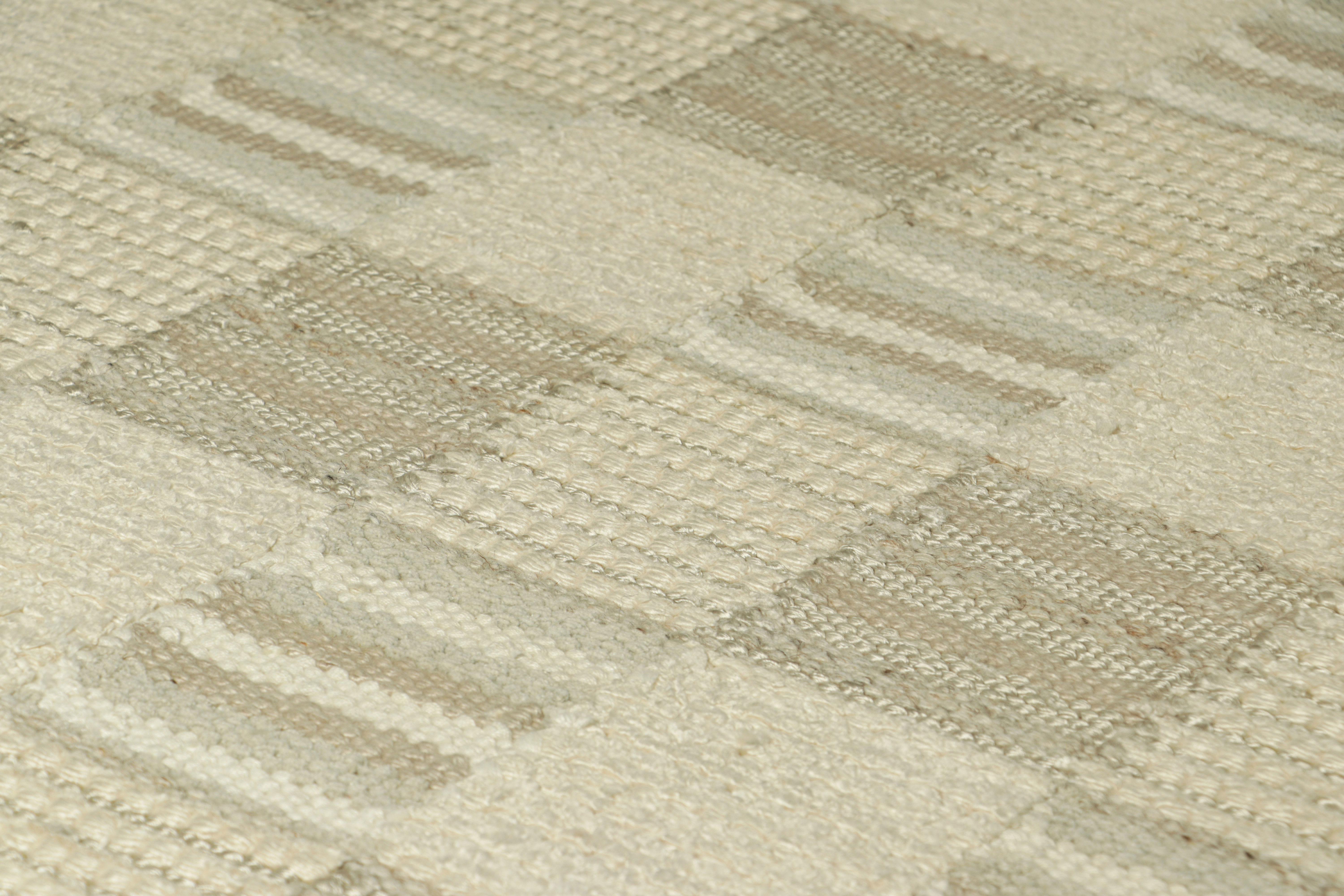 Dieser 3x5 große Akzentteppich im schwedischen Stil gehört zu einer aufregenden neuen Kollektion von Rug & Kilim in Geschenkgröße und ist eine kühne Ergänzung der Scandinavian Collection'S. Das handgewebte Flachgewebe aus Wolle mit ungefärbten