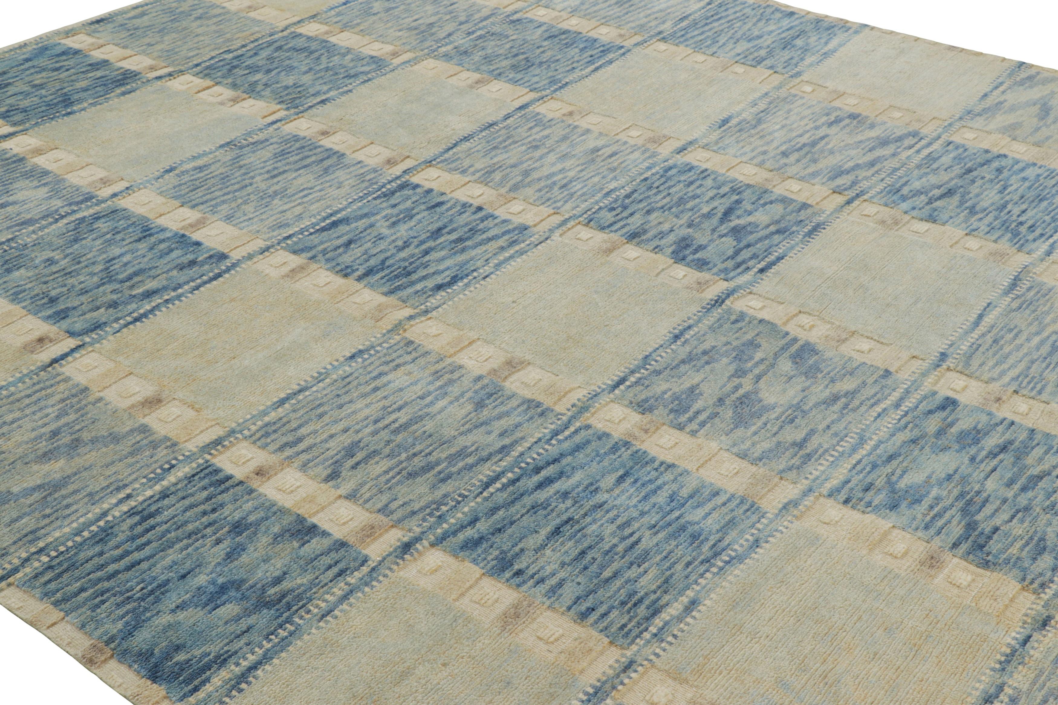 Realizzato in lana annodata a mano, questo tappeto 9x12 è un'entusiasmante novità della collezione di tappeti scandinavi di Rug & Kilim: una rivisitazione contemporanea del minimalismo svedese e dei tappeti e tessuti vintage delle tradizioni