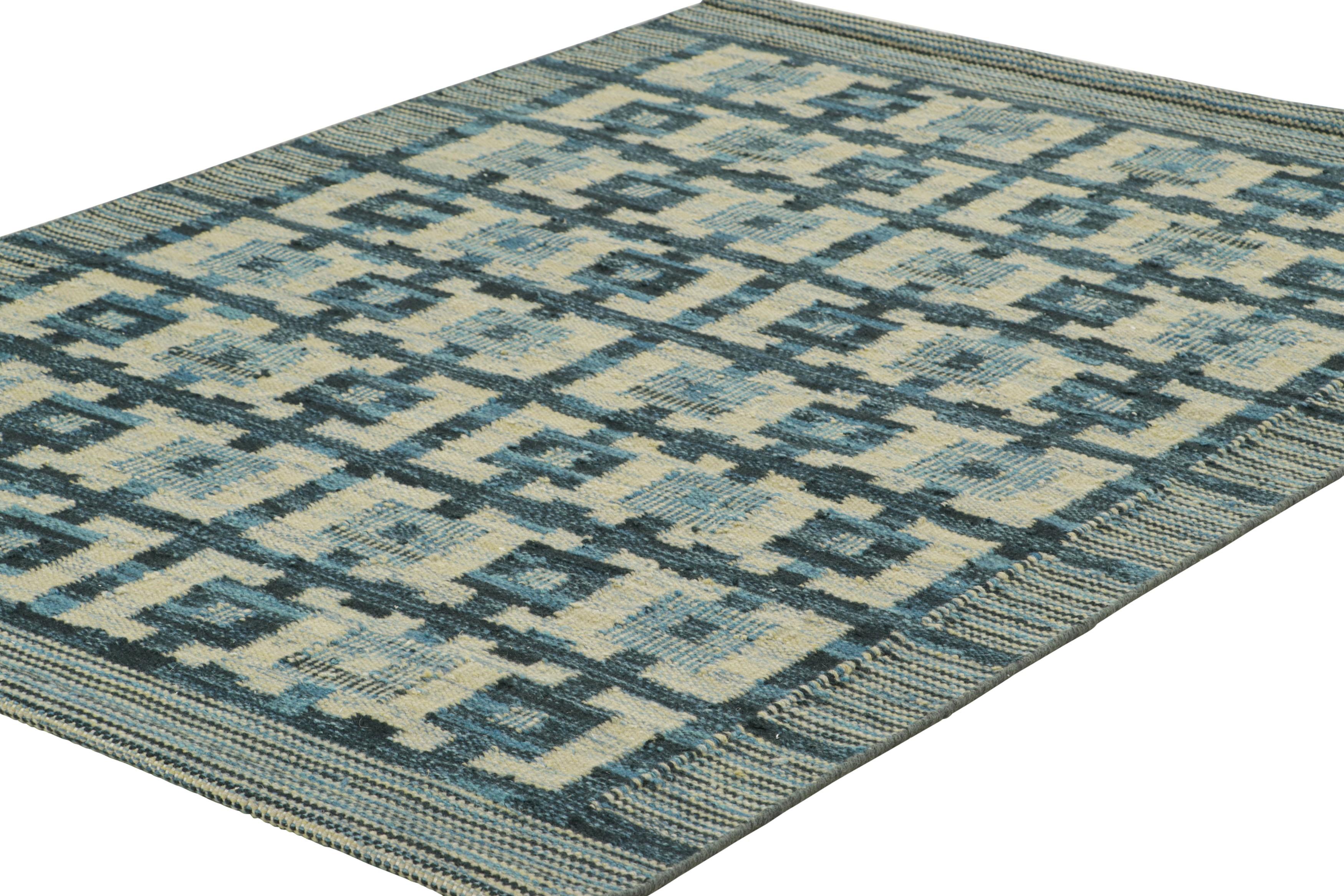 Indiano Tappeto in stile scandinavo Rug & Kilim in blu e crema con motivi geometrici in vendita