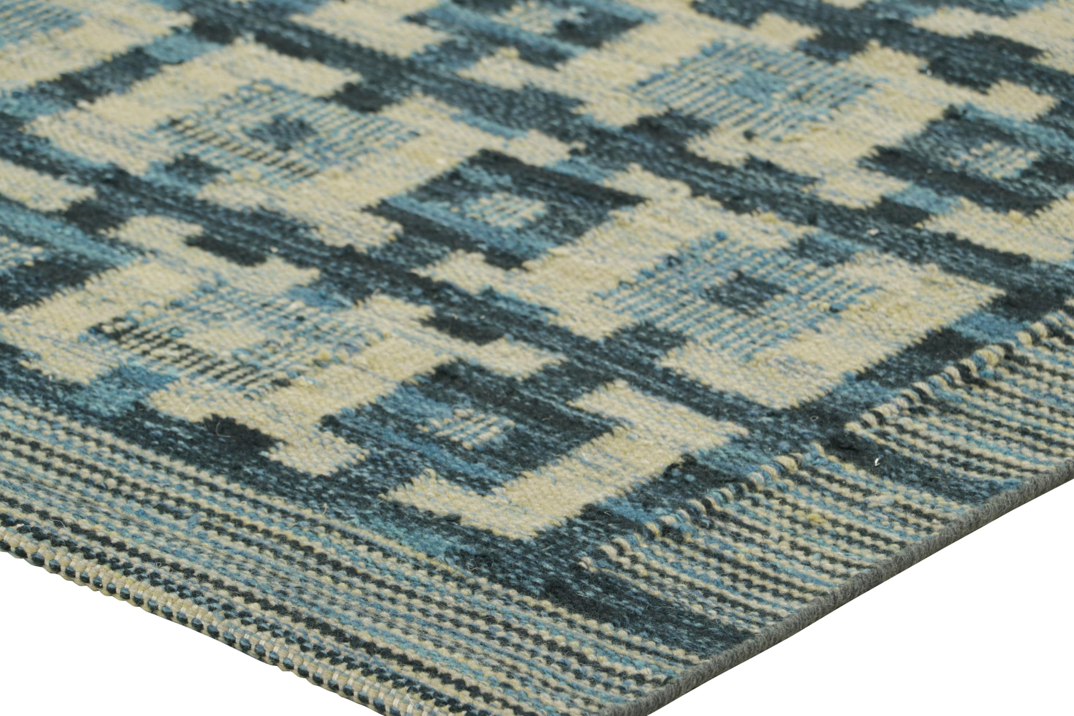 Tappeto in stile scandinavo Rug & Kilim in blu e crema con motivi geometrici In condizioni Nuovo in vendita a Long Island City, NY
