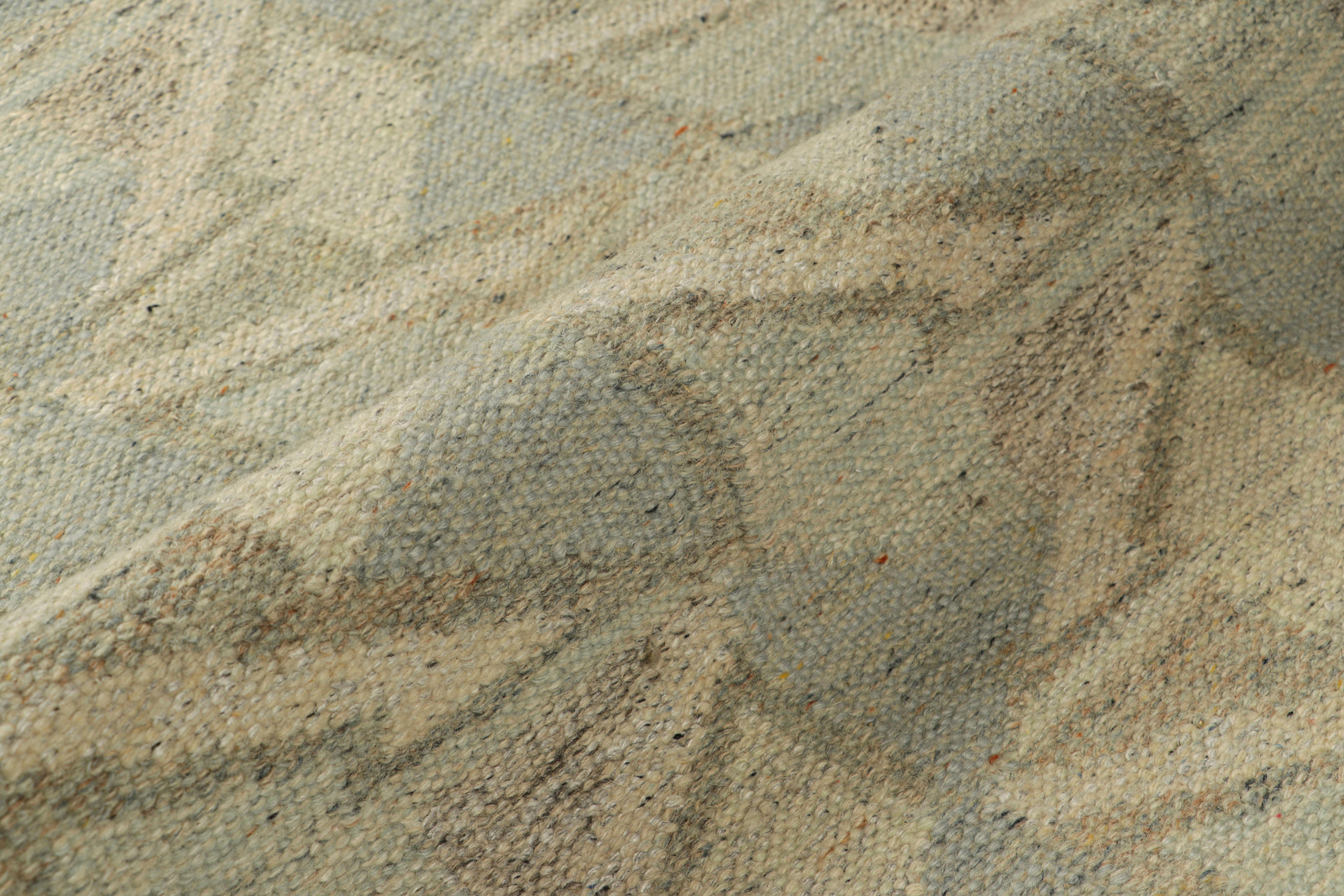 Rug & Kilim's Teppich im skandinavischen Stil in Blau und Grau mit geometrischen Mustern (Handgewebt) im Angebot