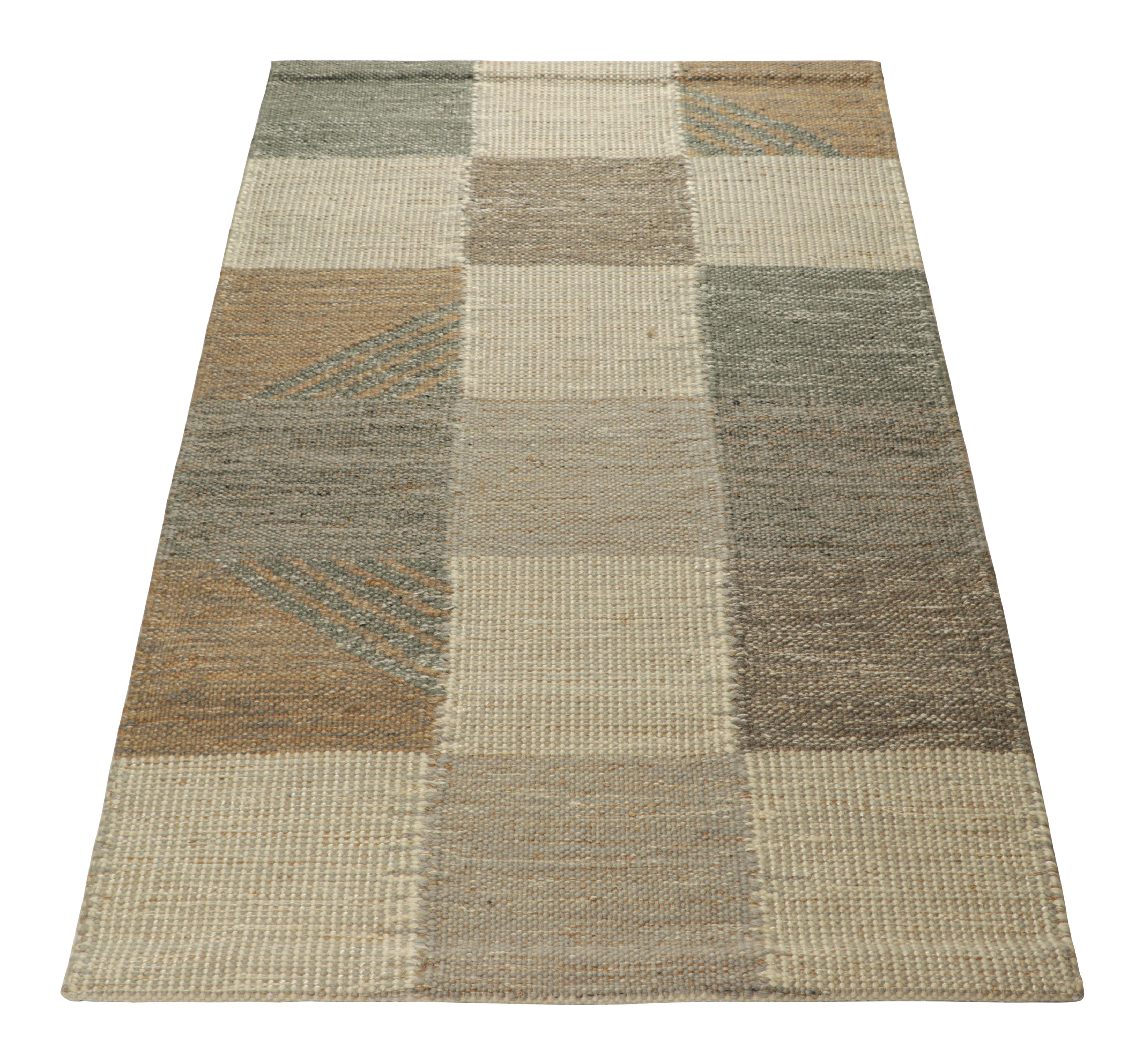 Rug & Kilim's Teppich im skandinavischen Stil in Blau und Grau mit geometrischen Mustern (Handgewebt) im Angebot