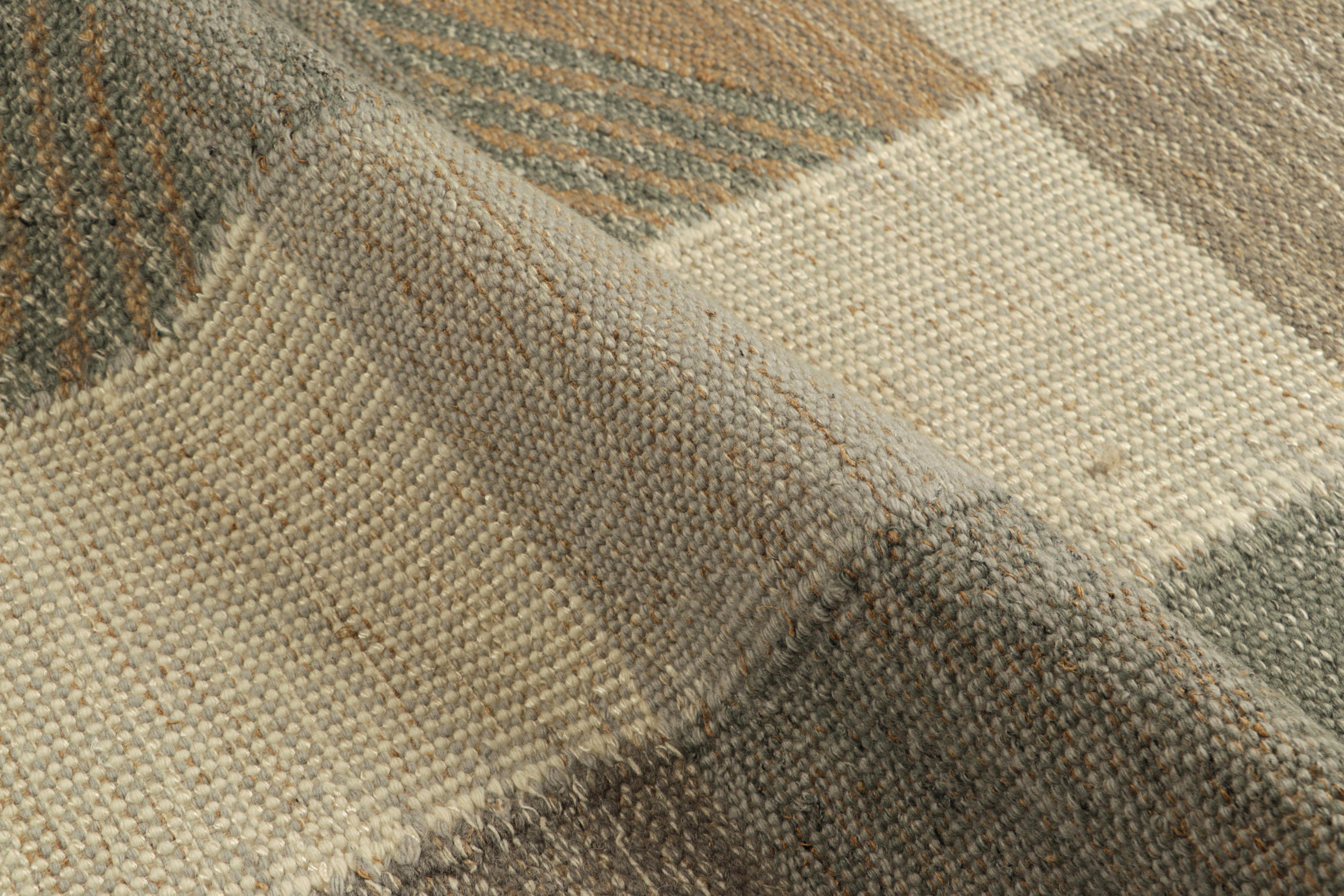 Rug & Kilim's Teppich im skandinavischen Stil in Blau und Grau mit geometrischen Mustern (21. Jahrhundert und zeitgenössisch) im Angebot