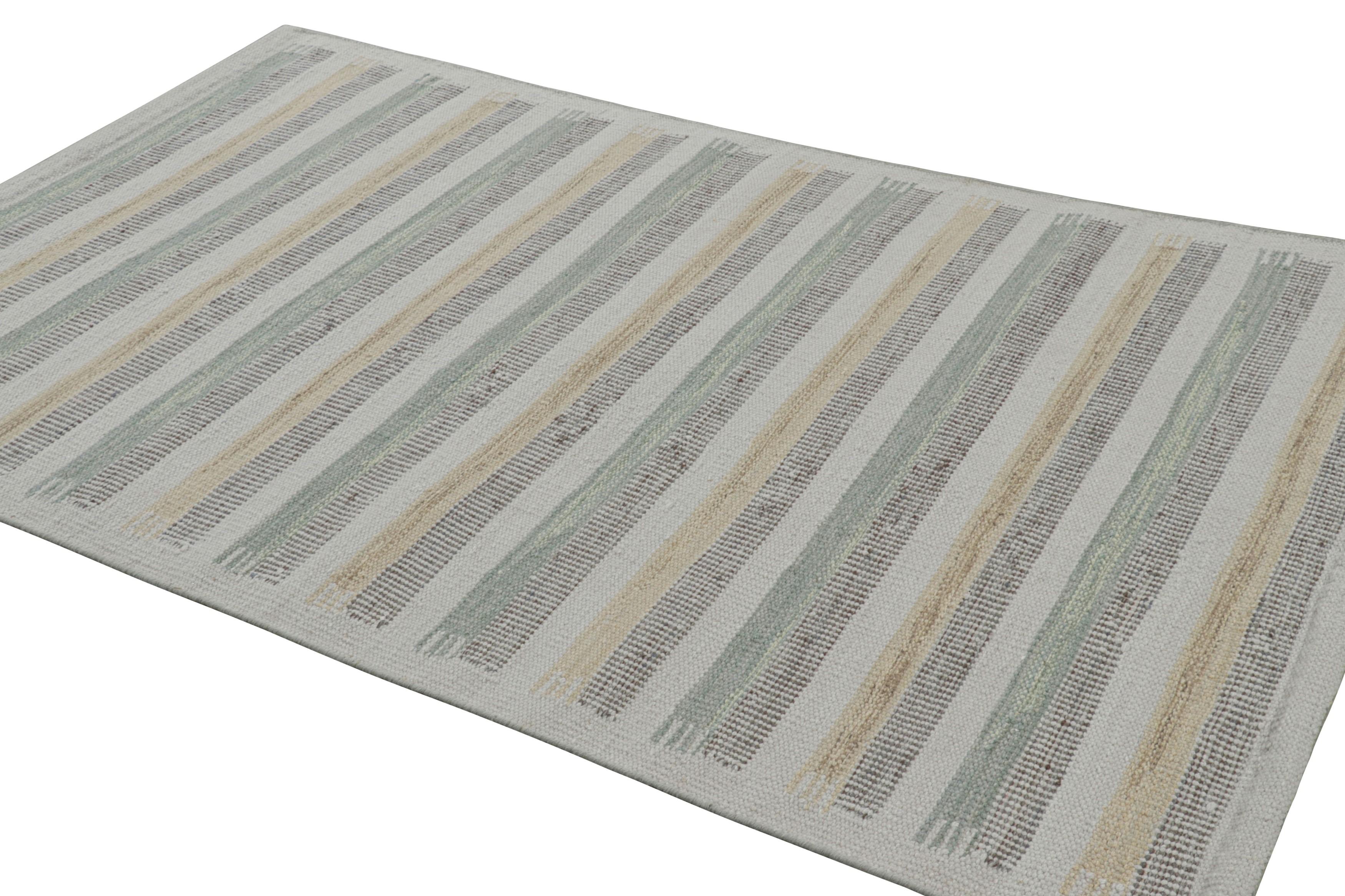 Tessuto a mano Tappeto in stile scandinavo Rug & Kilim in blu e grigio con strisce geometriche in vendita