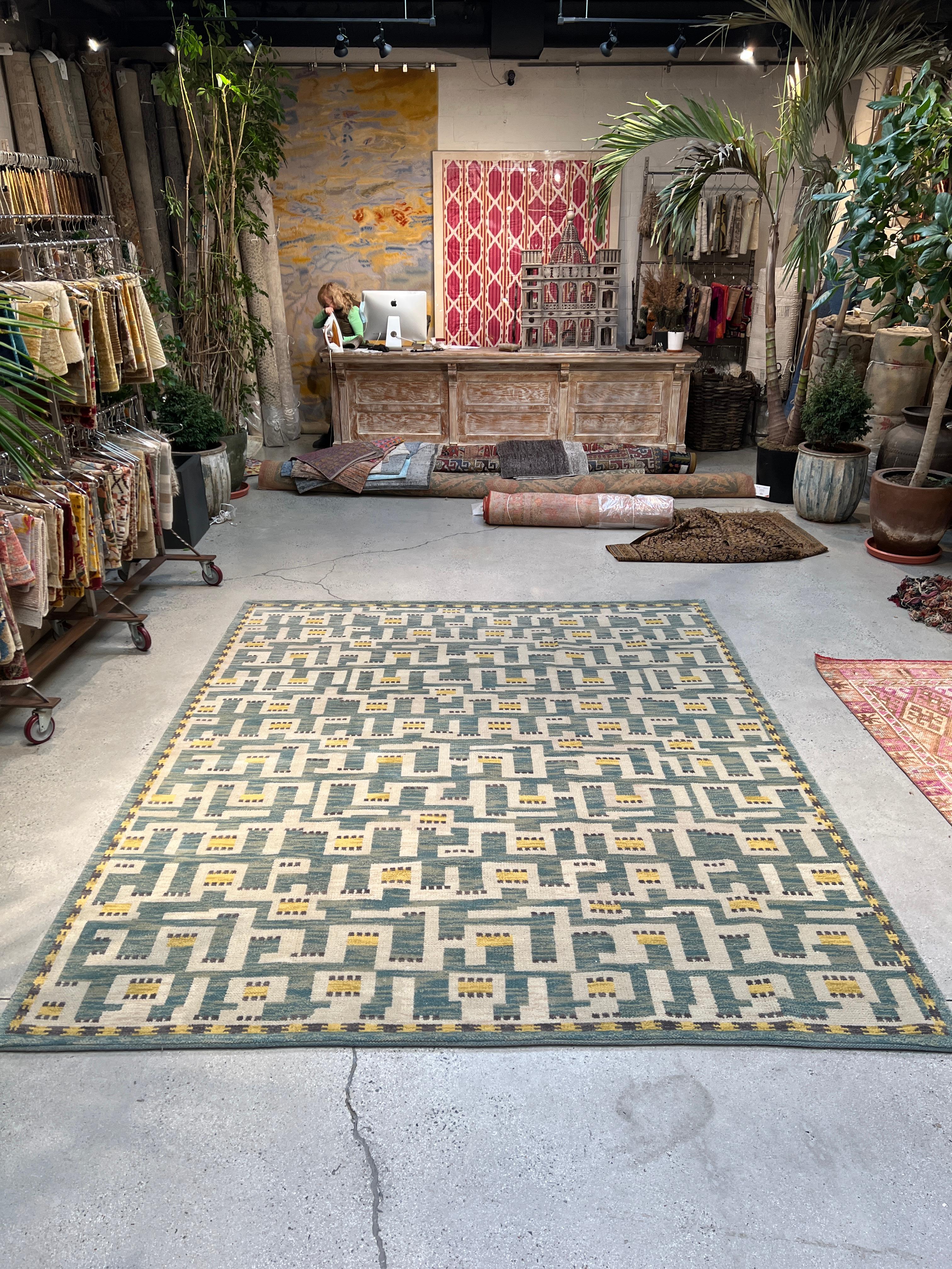 Alfombra de estilo escandinavo Rug & Kilim con diseño geométrico azul y amarillo en Nuevo estado para la venta en Long Island City, NY