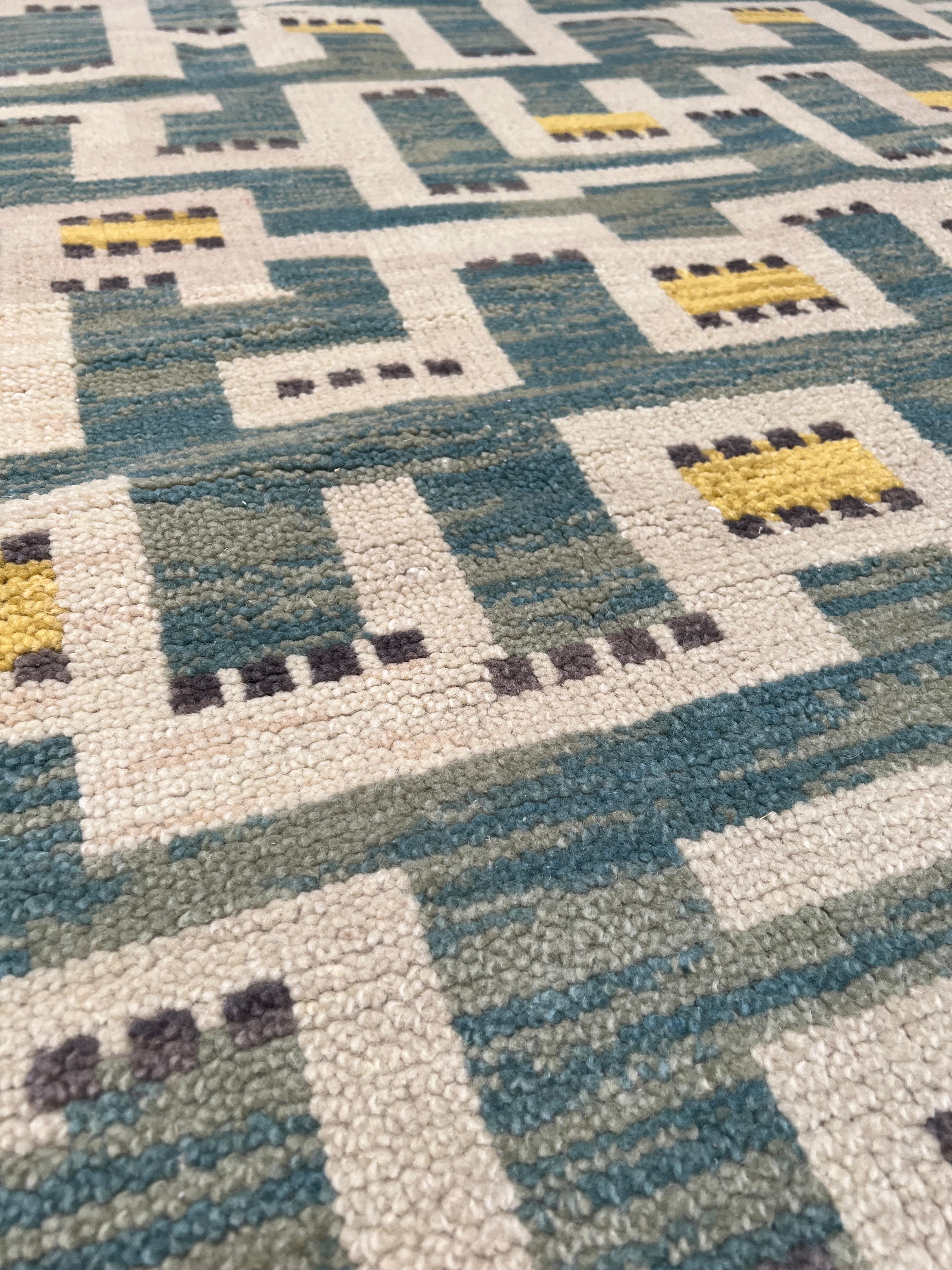 Alfombra de estilo escandinavo Rug & Kilim con diseño geométrico azul y amarillo Lana en venta