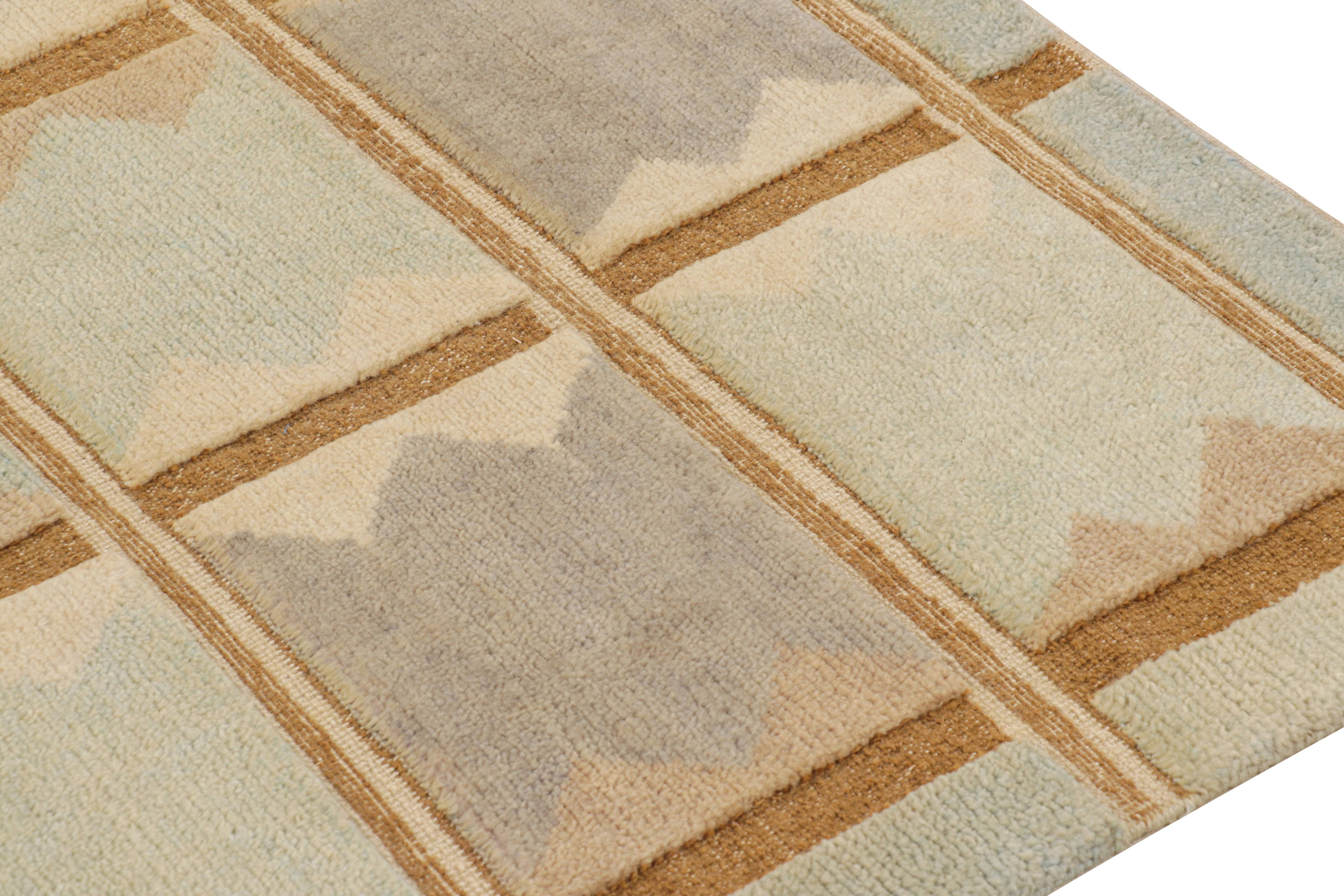 Rug & Kilim's Teppich im skandinavischen Stil in Blau Beige-Braun Creme Geometrisches Muster (Moderne) im Angebot