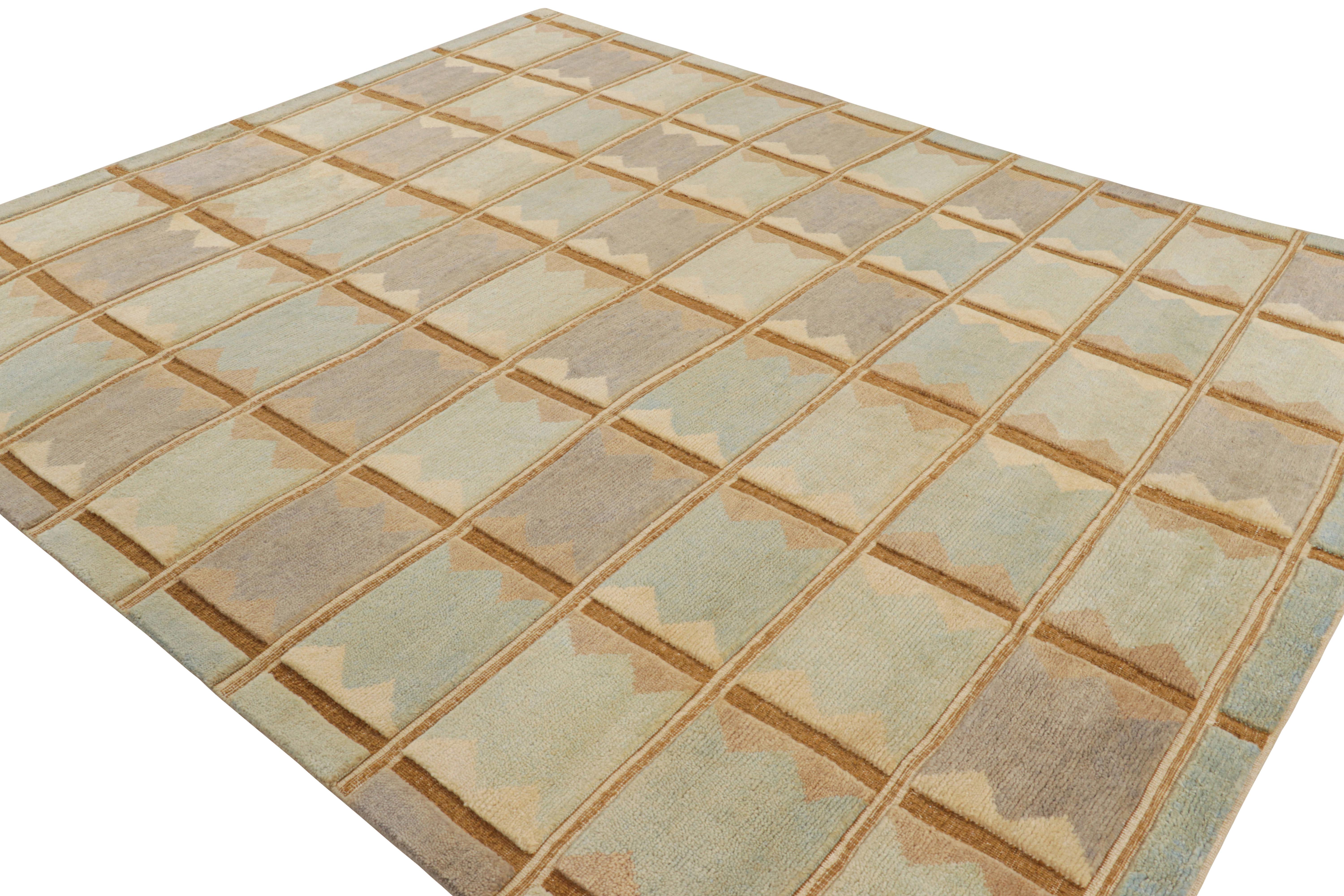 Rug & Kilim's Teppich im skandinavischen Stil in Blau Beige-Braun Creme Geometrisches Muster (Handgeknüpft) im Angebot