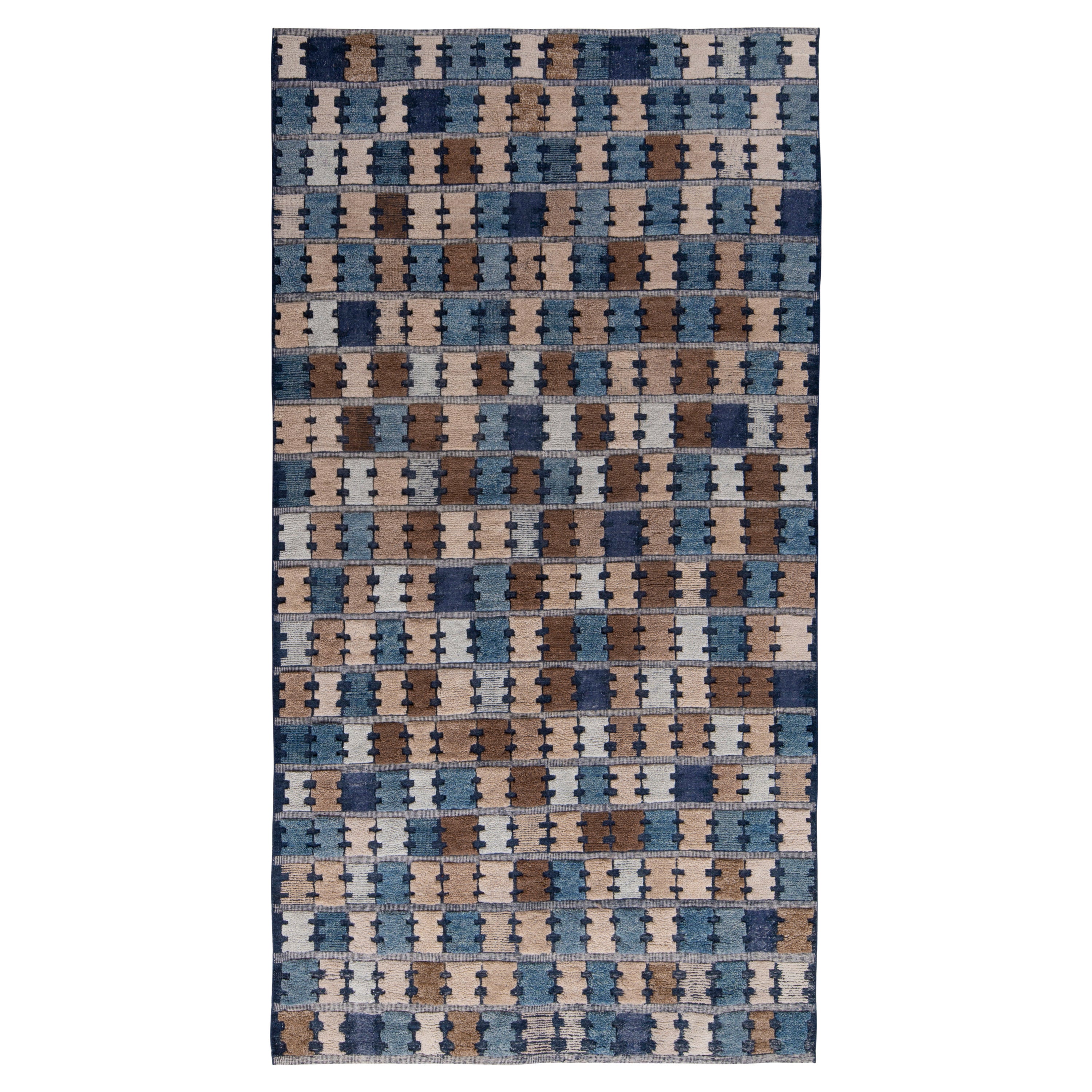 Rug & Kilim's Teppich im skandinavischen Stil in Blau, Beige-Braun Geometrisches Muster im Angebot