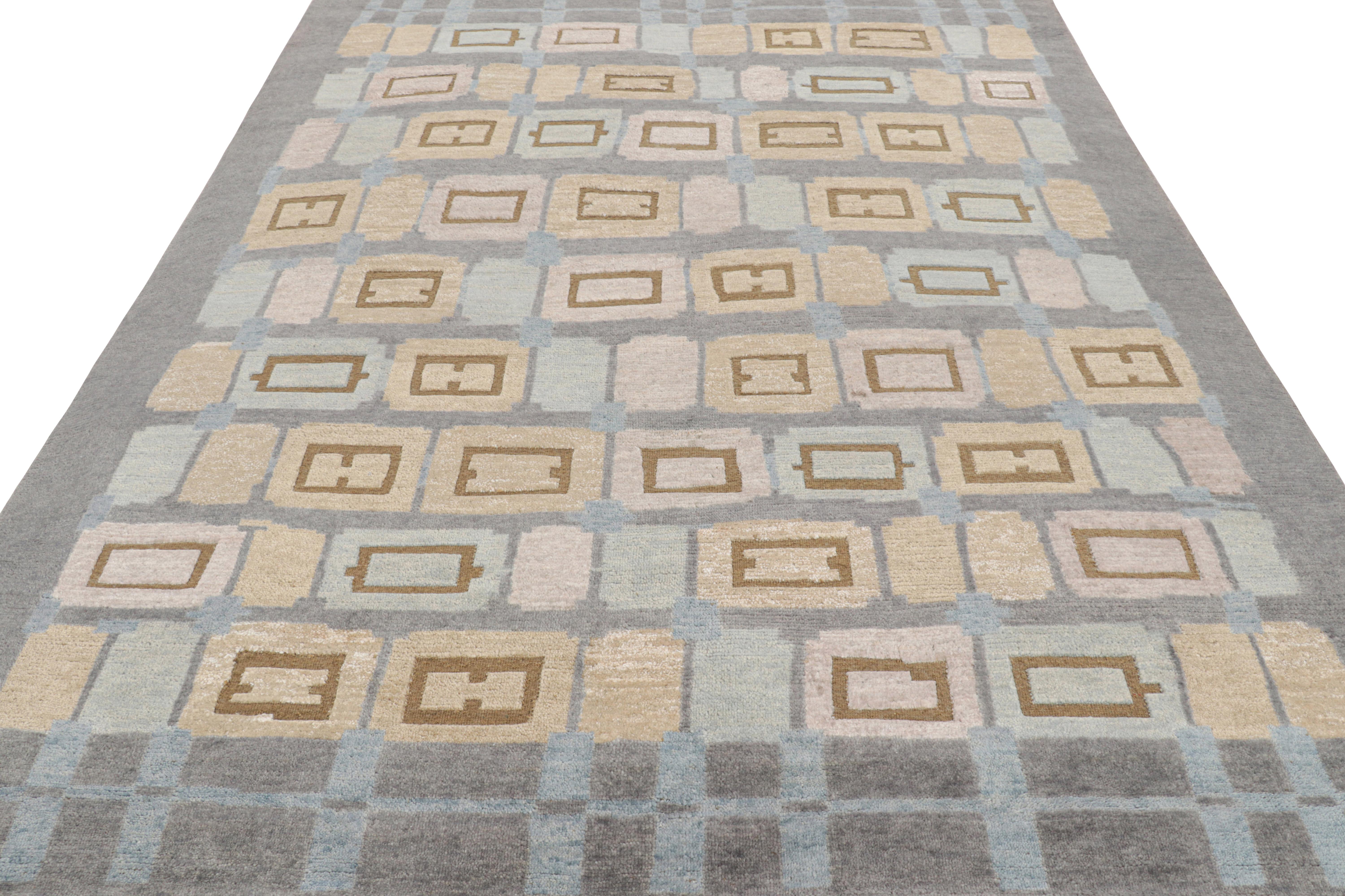 Indiano Rug & Kilim è un tappeto in stile scandinavo con motivi geometrici blu, beige e marrone. in vendita