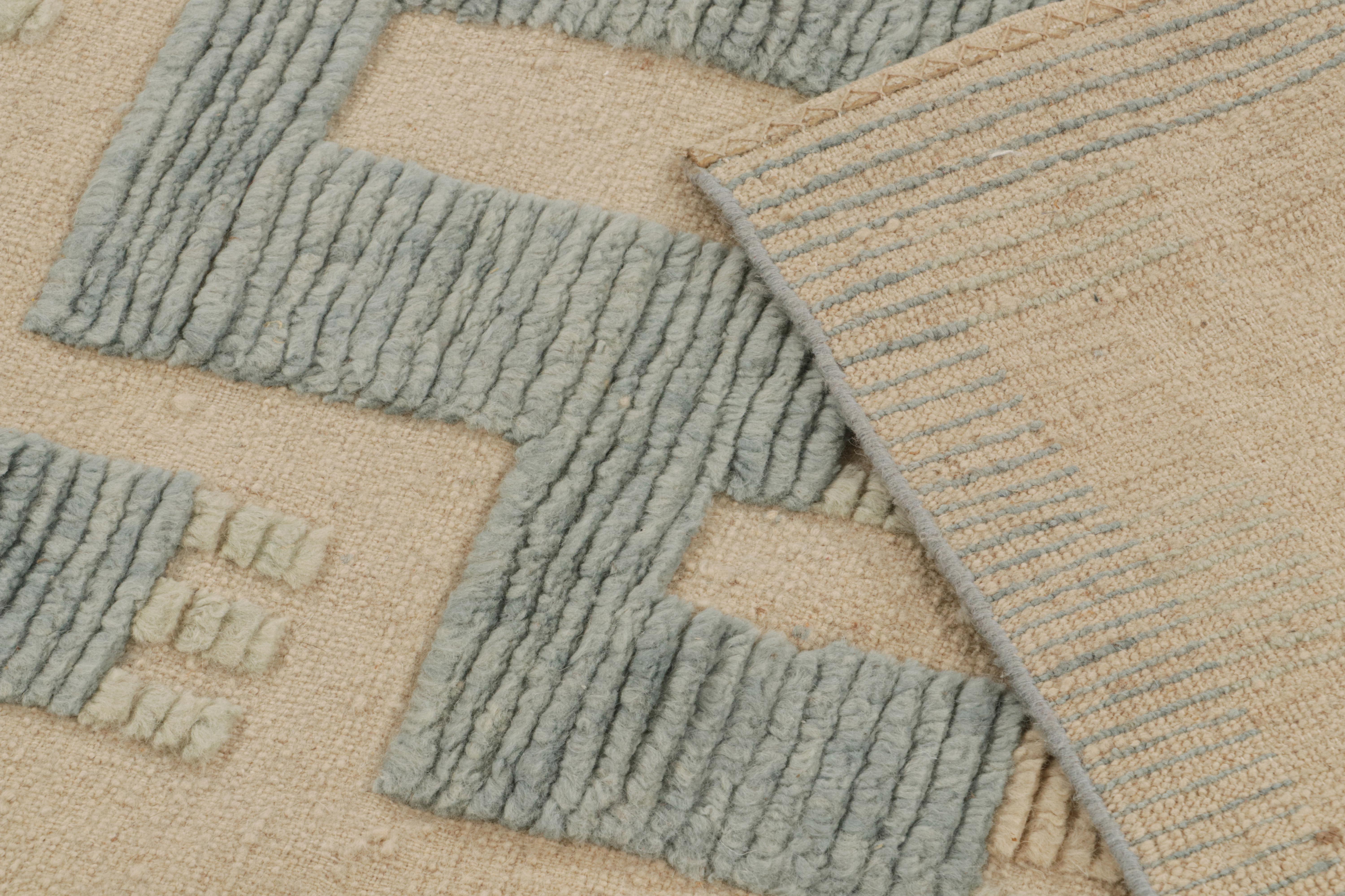 XXI secolo e contemporaneo Tappeto in stile scandinavo Rug & Kilim con motivi geometrici blu e beige in vendita