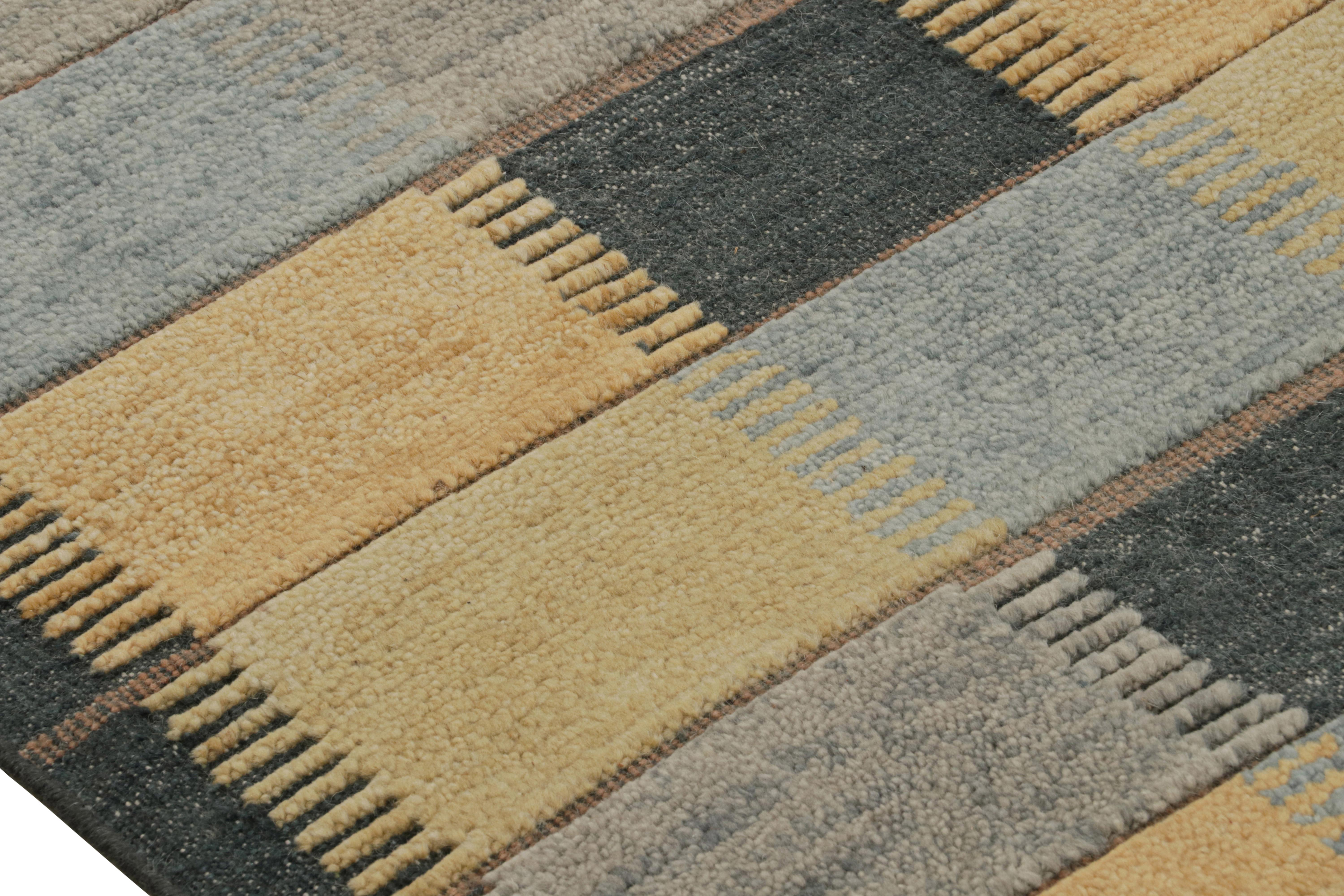 Annodato a mano Rug & Kilim - Tappeto in stile scandinavo con motivi blu, neri e dorati in vendita