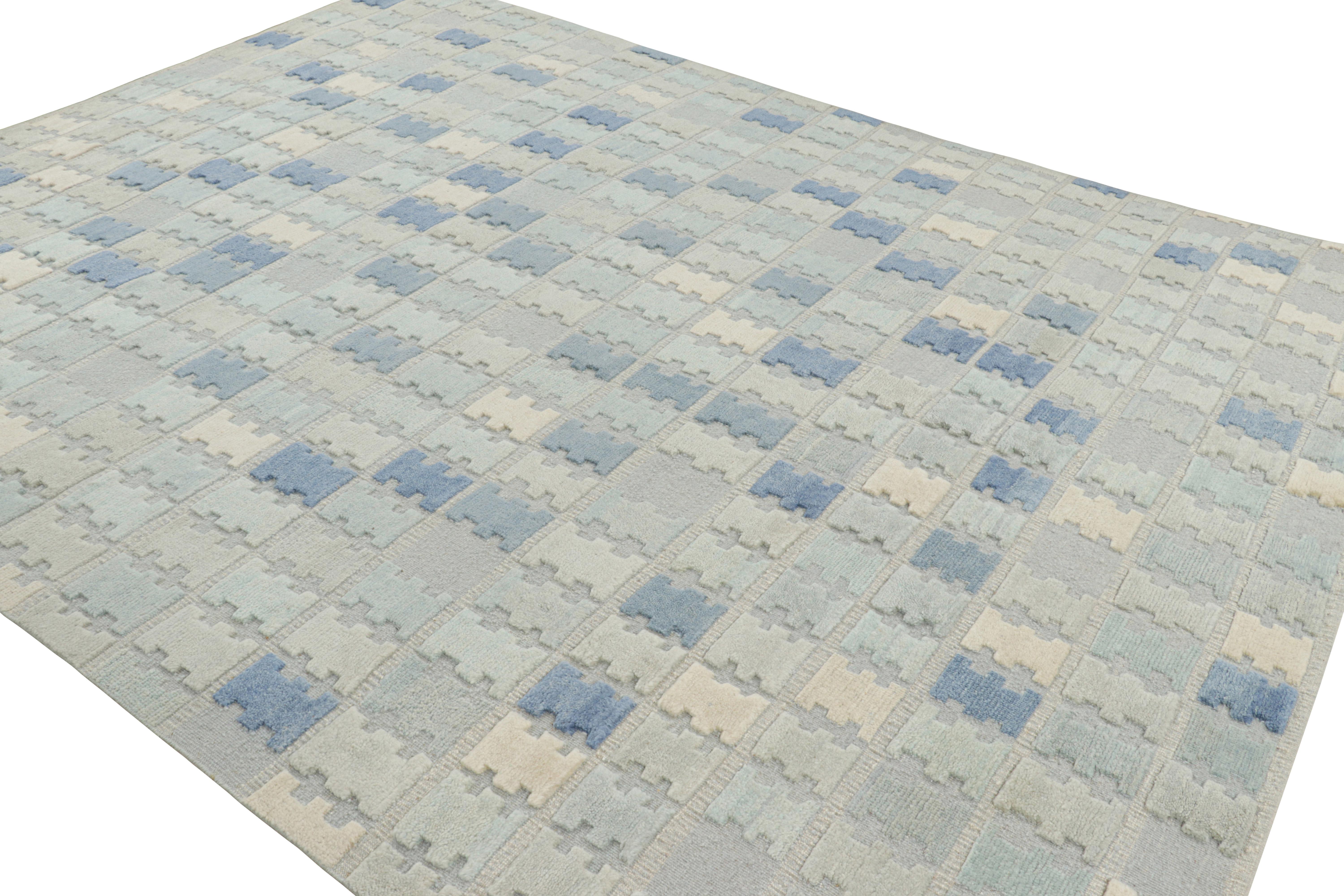 Rug & Kilim's Teppich im skandinavischen Stil in Blau, Creme und Grau mit geometrischen Mustern (Handgeknüpft) im Angebot