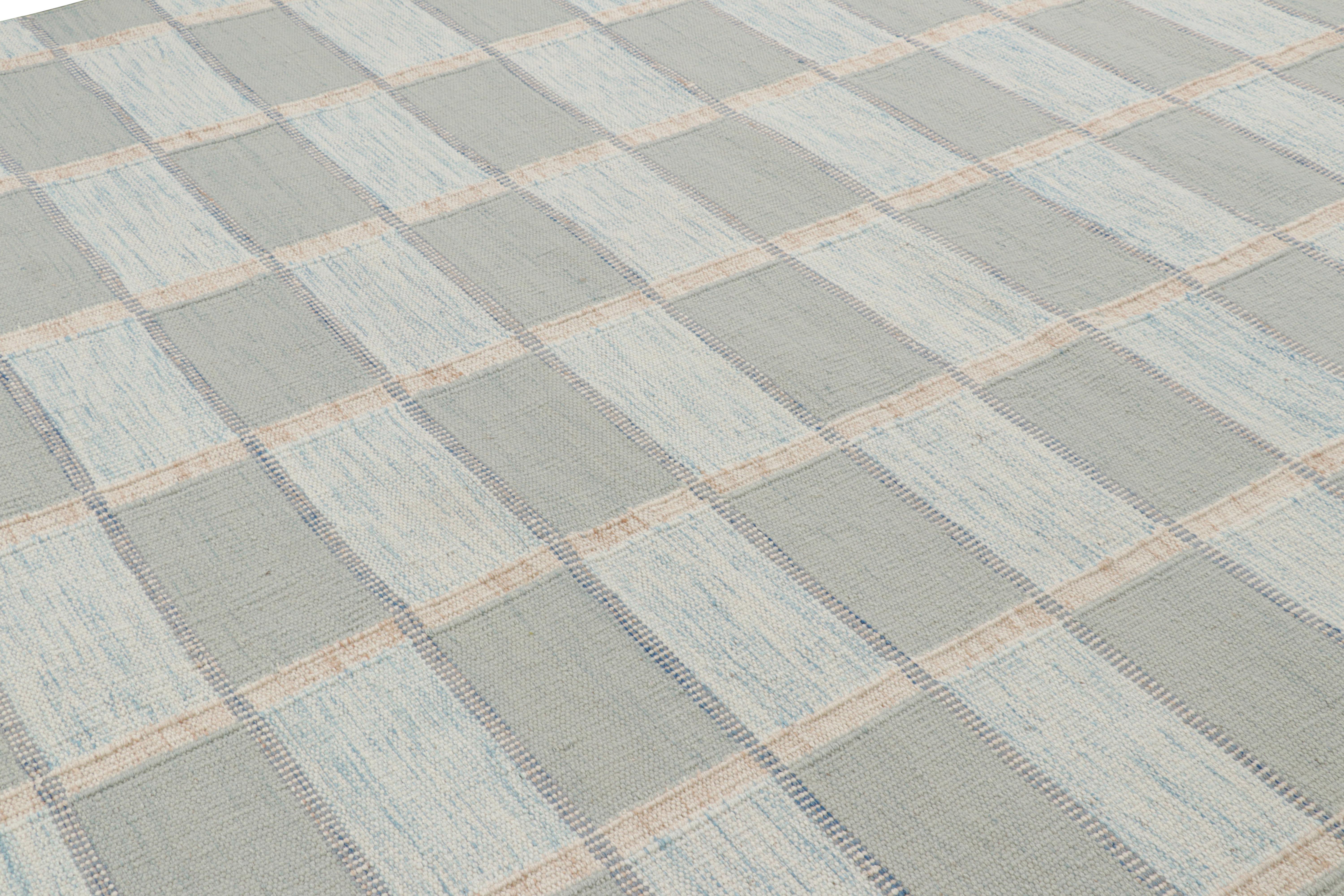 Dieser 9x12 große skandinavische Kelim aus unserer berühmten Flachgewebe-Textur der gleichnamigen, preisgekrönten Collection'S ist aus Wolle handgewebt und besticht durch die Finesse schwedischer Ästhetik mit einem geometrischen Muster. 

Über das