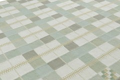 Tapis de style scandinave dans les tons bleus avec motifs géométriques de Rug & Kilim