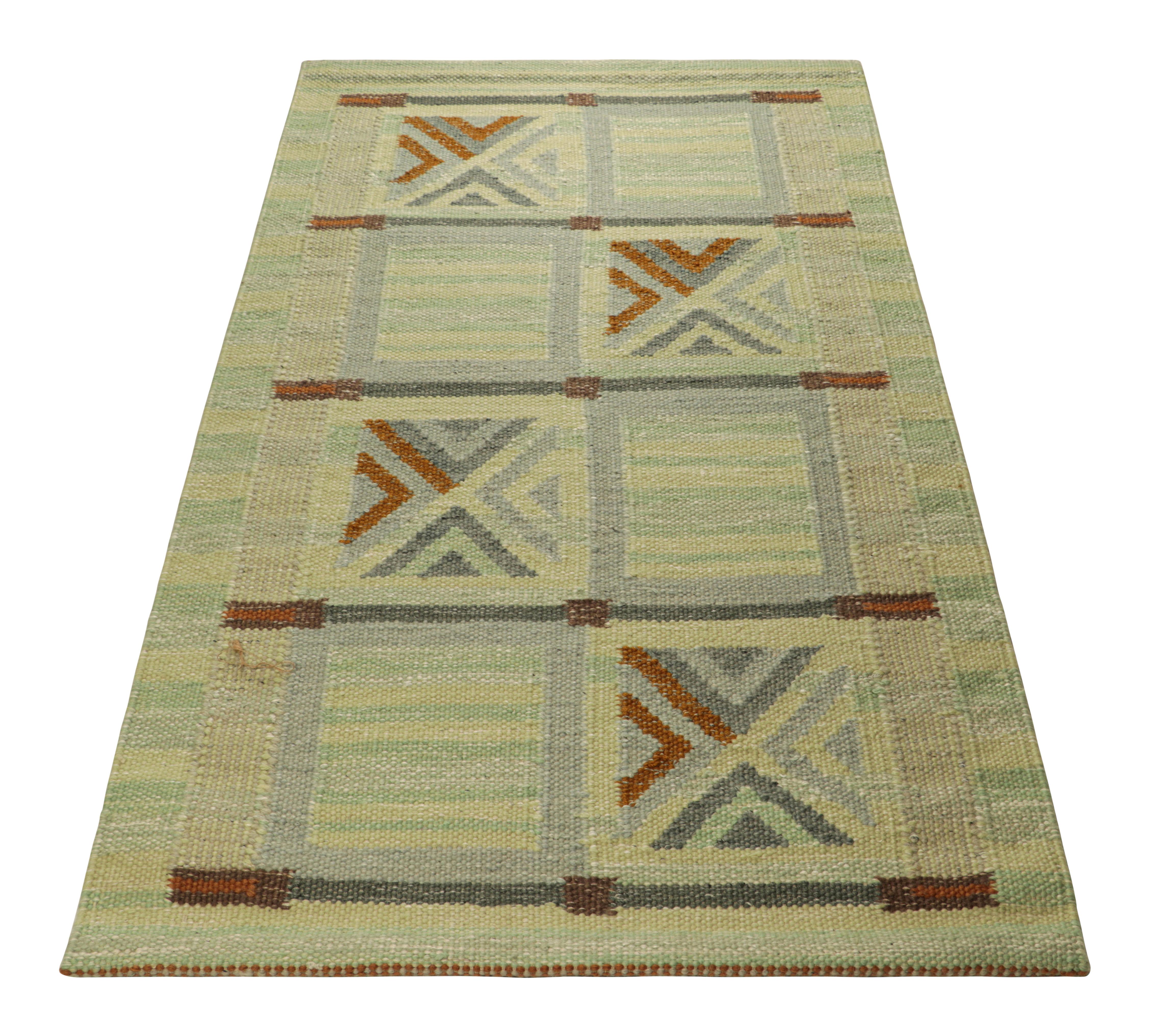 Rug & Kilim's Teppich im skandinavischen Stil in Blautönen mit geometrischen Mustern (Handgewebt) im Angebot