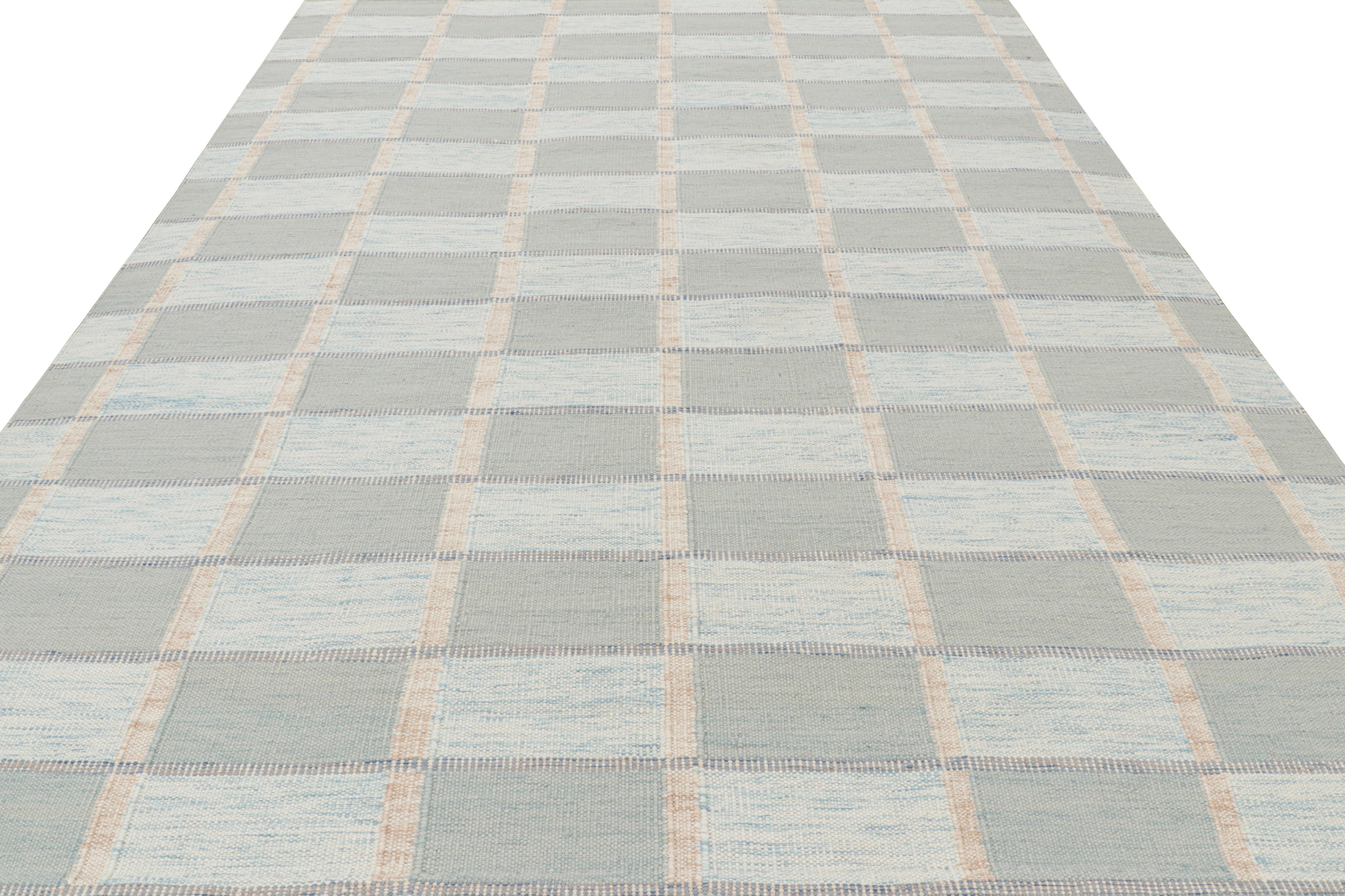 Rug & Kilim's Teppich im skandinavischen Stil in Blautönen mit geometrischen Mustern (Handgewebt) im Angebot