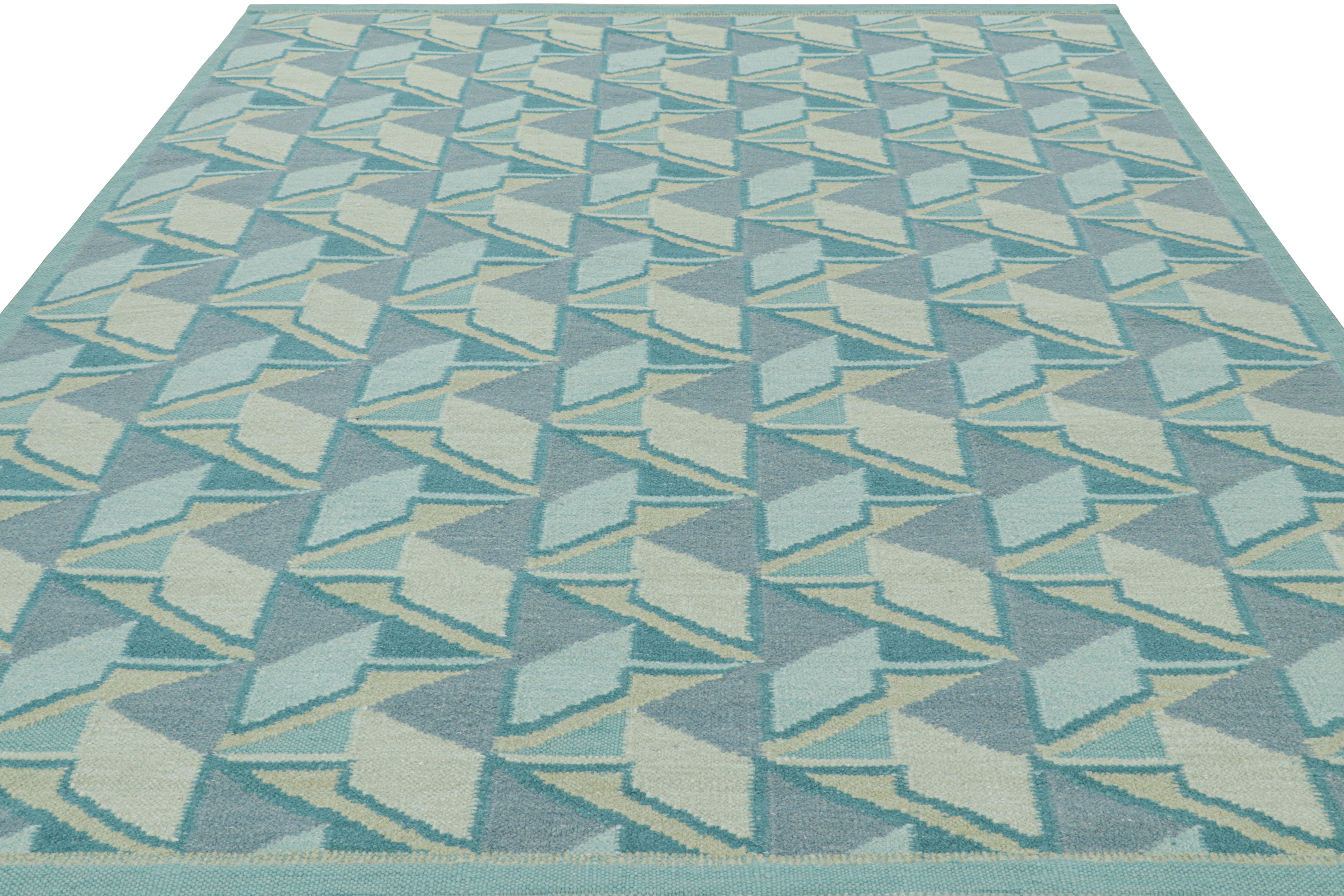 Rug & Kilim's Teppich im skandinavischen Stil in Blautönen mit geometrischen Mustern (Handgewebt) im Angebot