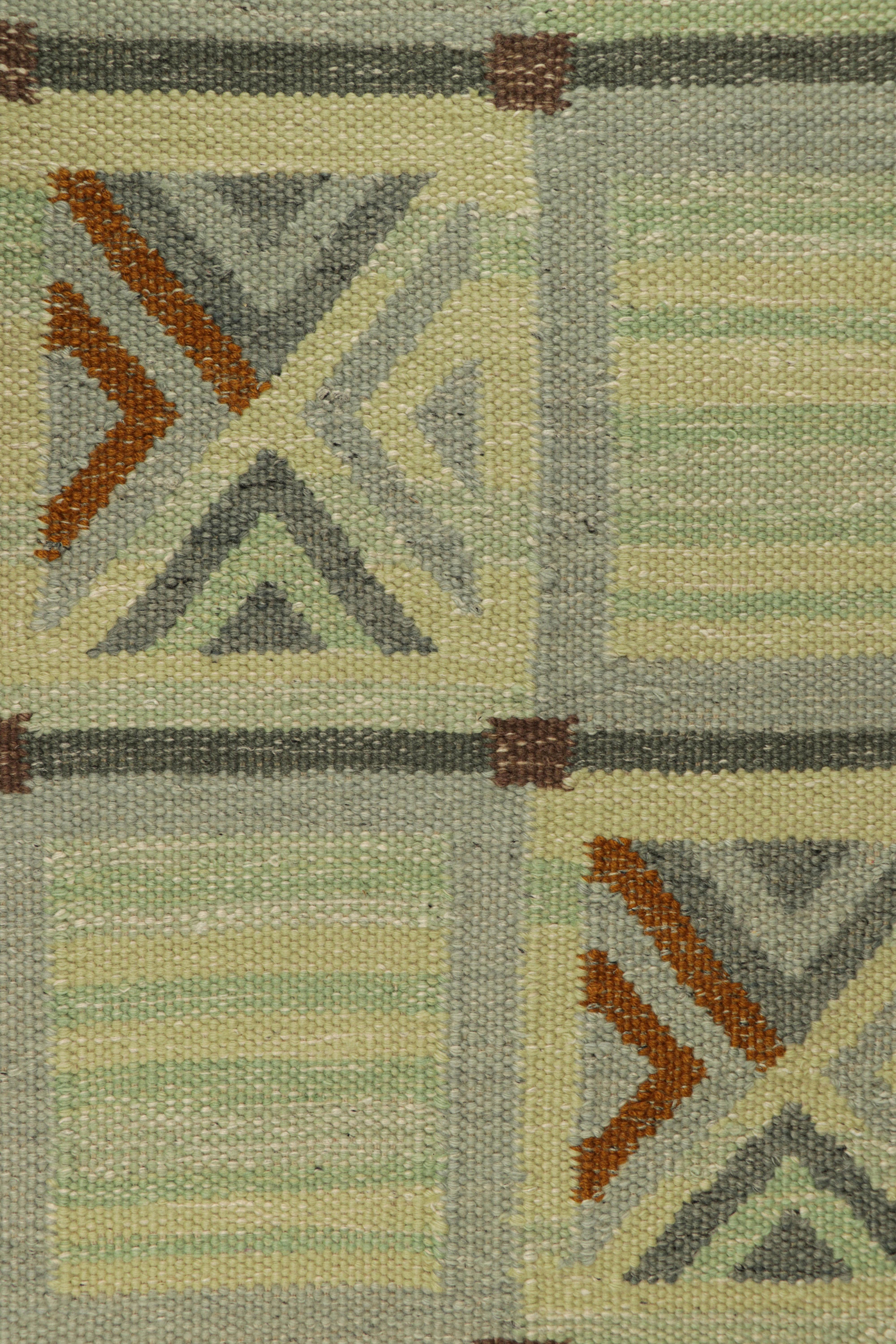 Rug & Kilim's Teppich im skandinavischen Stil in Blautönen mit geometrischen Mustern im Zustand „Neu“ im Angebot in Long Island City, NY
