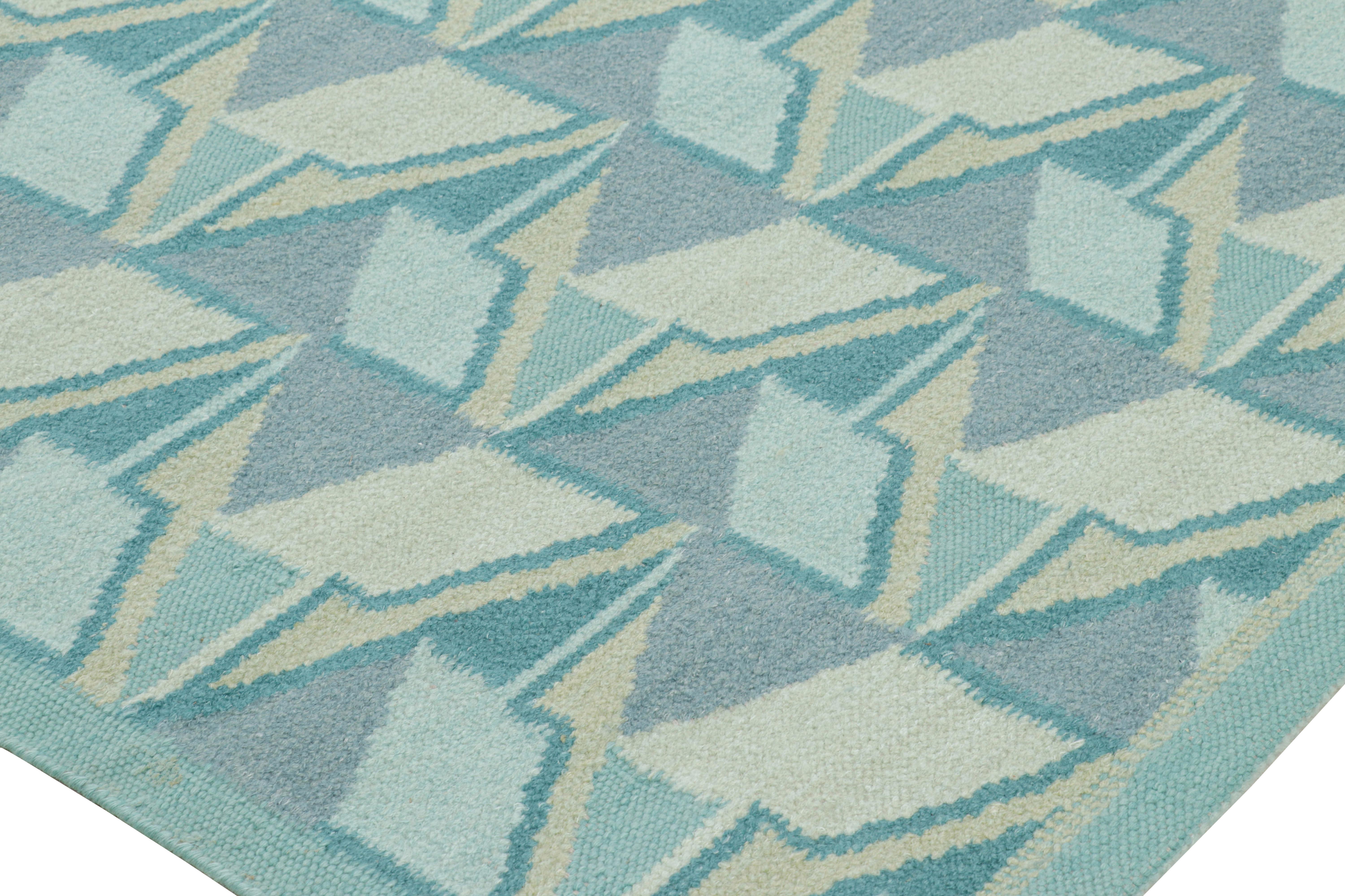 Rug & Kilim's Teppich im skandinavischen Stil in Blautönen mit geometrischen Mustern im Zustand „Neu“ im Angebot in Long Island City, NY