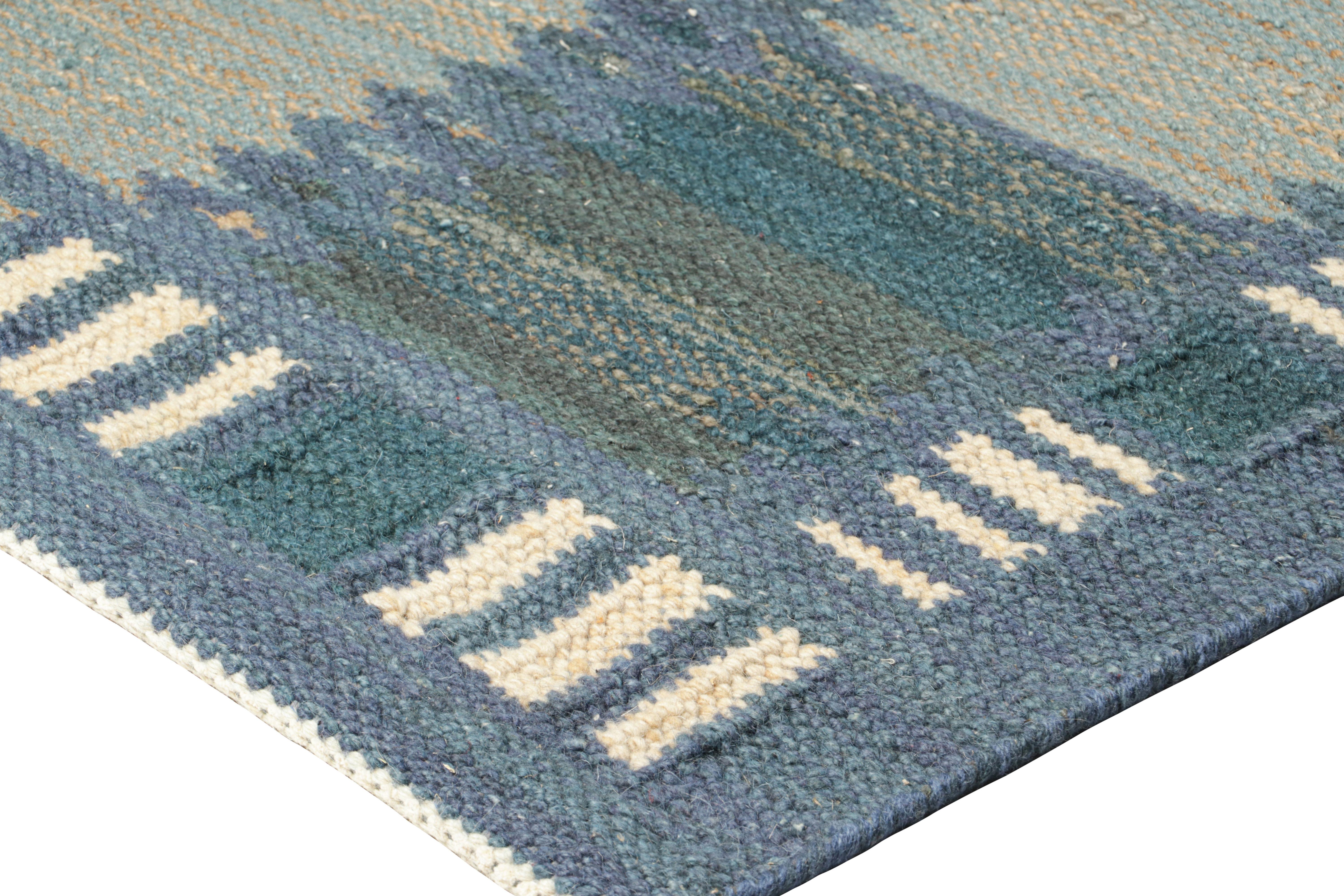 Rug & Kilim's Teppich im skandinavischen Stil in Blautönen mit geometrischen Mustern im Zustand „Neu“ im Angebot in Long Island City, NY