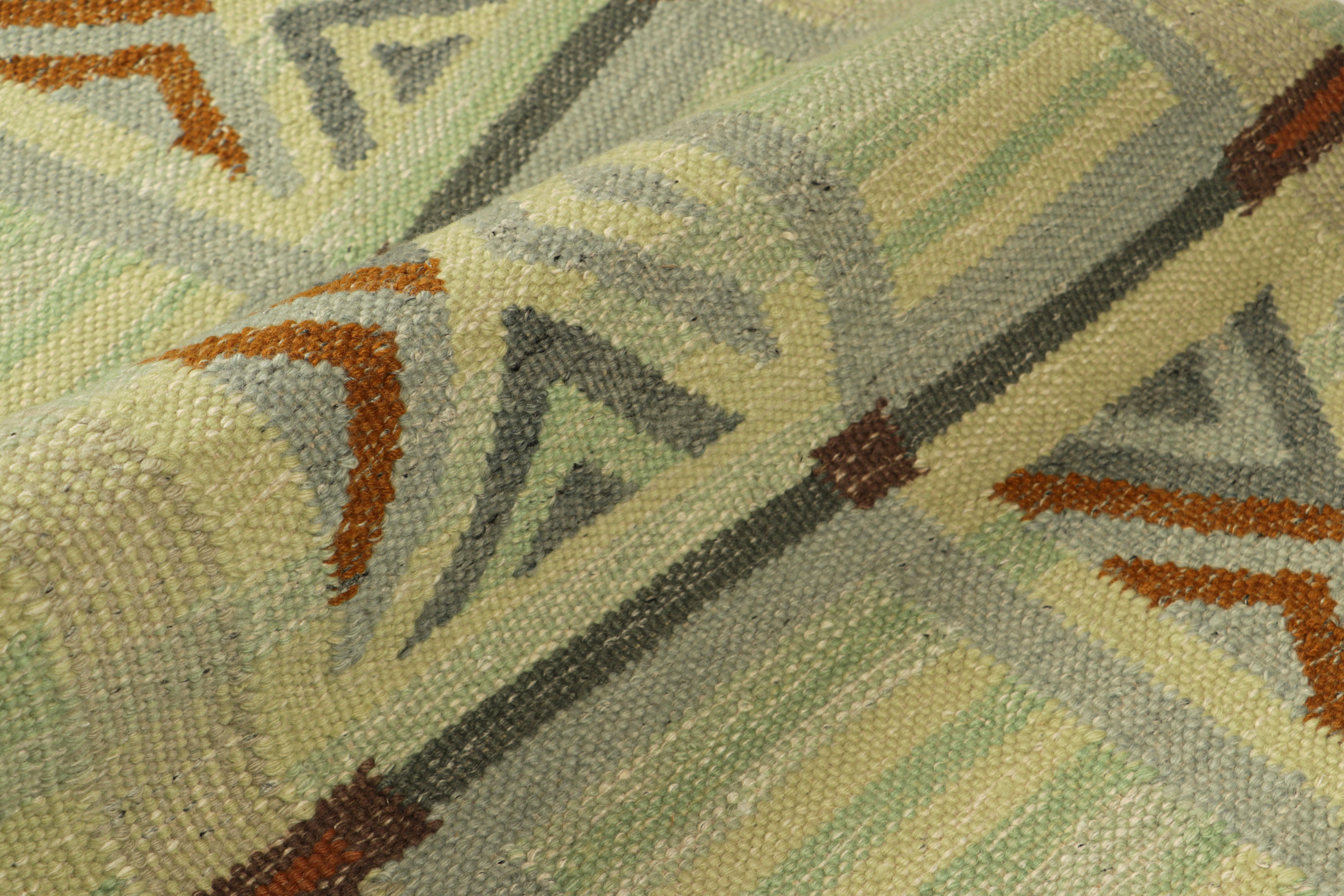 Rug & Kilim's Teppich im skandinavischen Stil in Blautönen mit geometrischen Mustern (21. Jahrhundert und zeitgenössisch) im Angebot