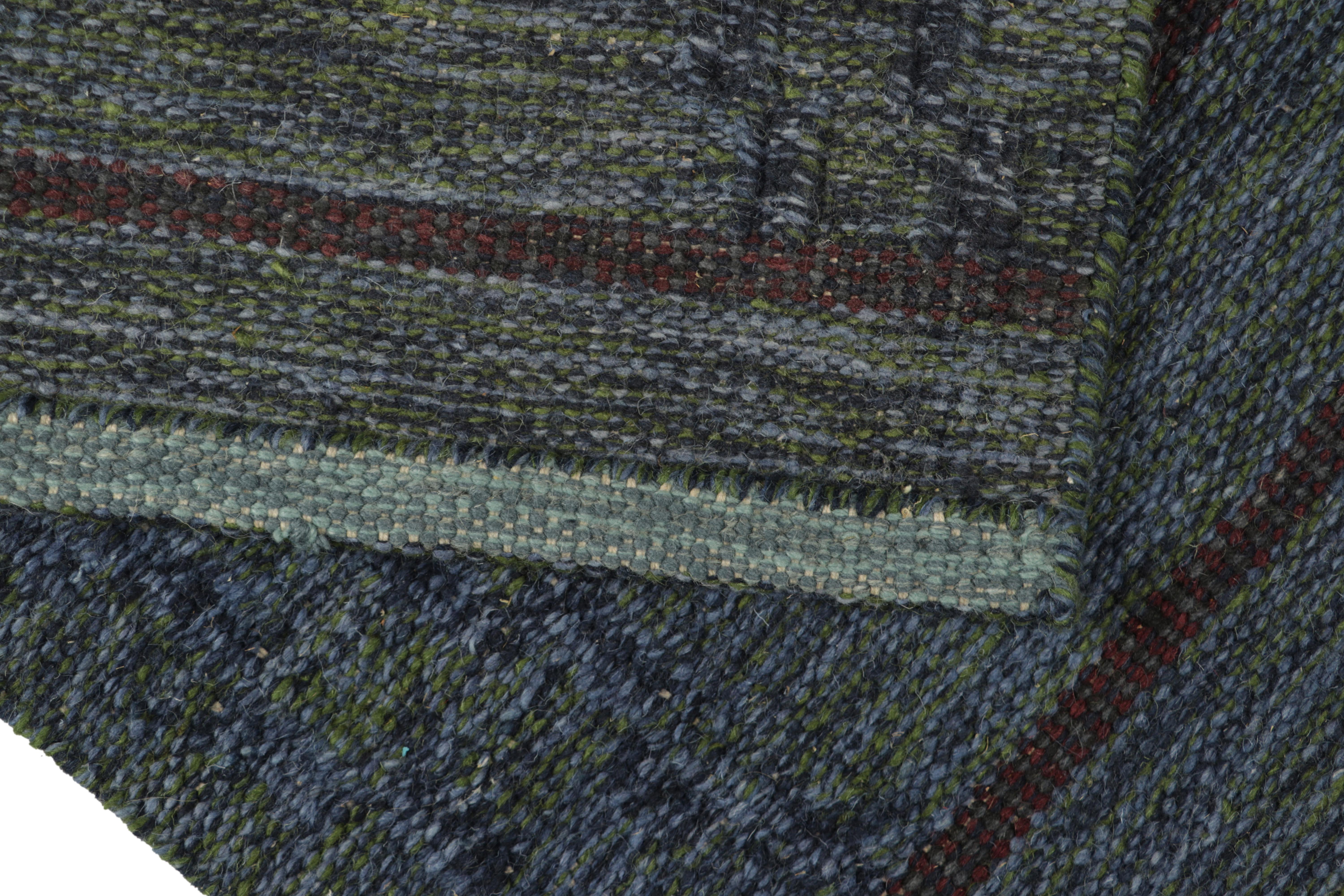Rug & Kilim's Teppich im skandinavischen Stil in Blautönen mit geometrischen Mustern (21. Jahrhundert und zeitgenössisch) im Angebot
