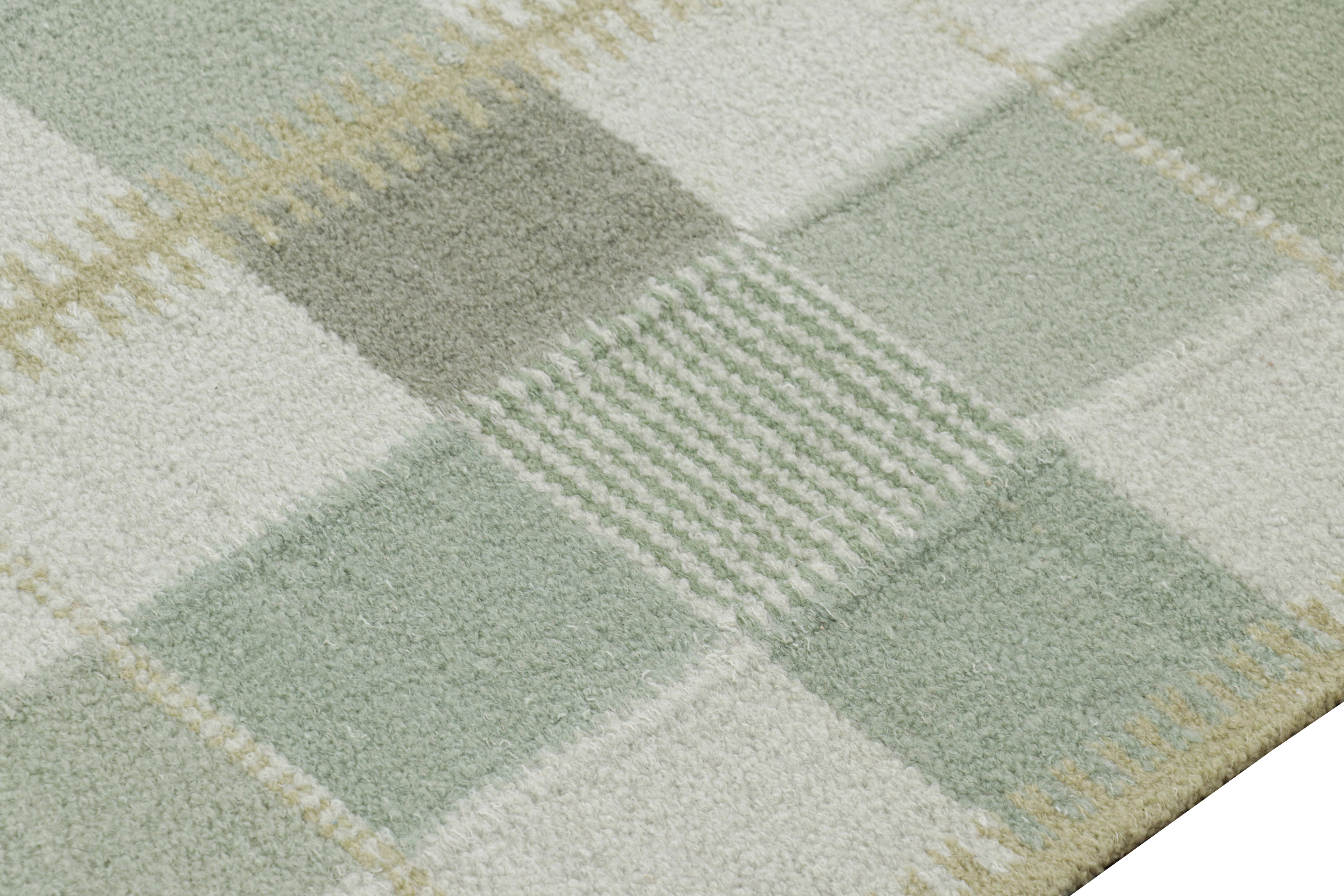 Rug & Kilim's Teppich im skandinavischen Stil in Blautönen mit geometrischen Mustern (21. Jahrhundert und zeitgenössisch) im Angebot