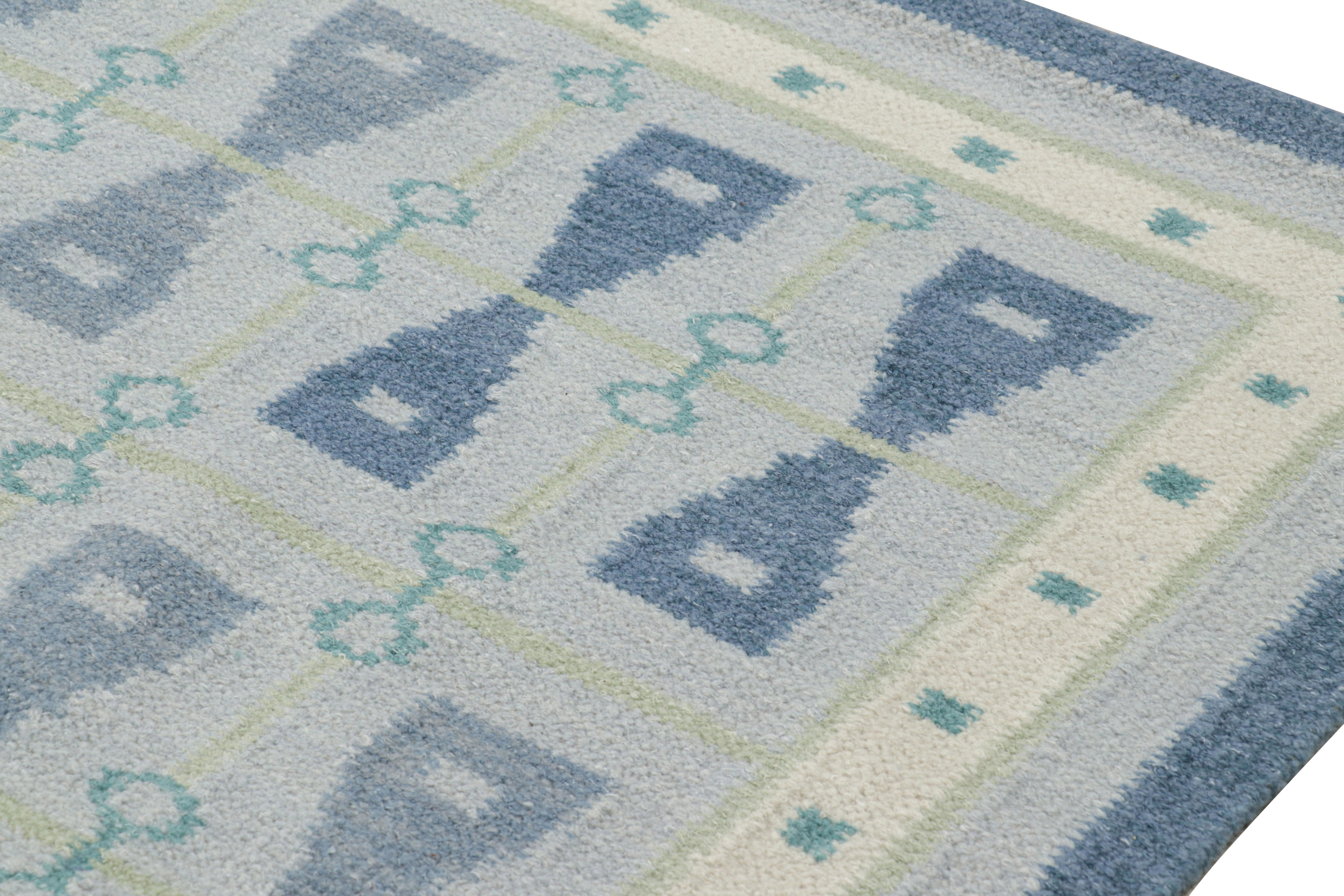 Rug & Kilim's Scandinavian Style Rug in Blue Tones with Hourglass Patterns (tapis de style scandinave dans les tons bleus avec des motifs en forme de sablier) Neuf - En vente à Long Island City, NY