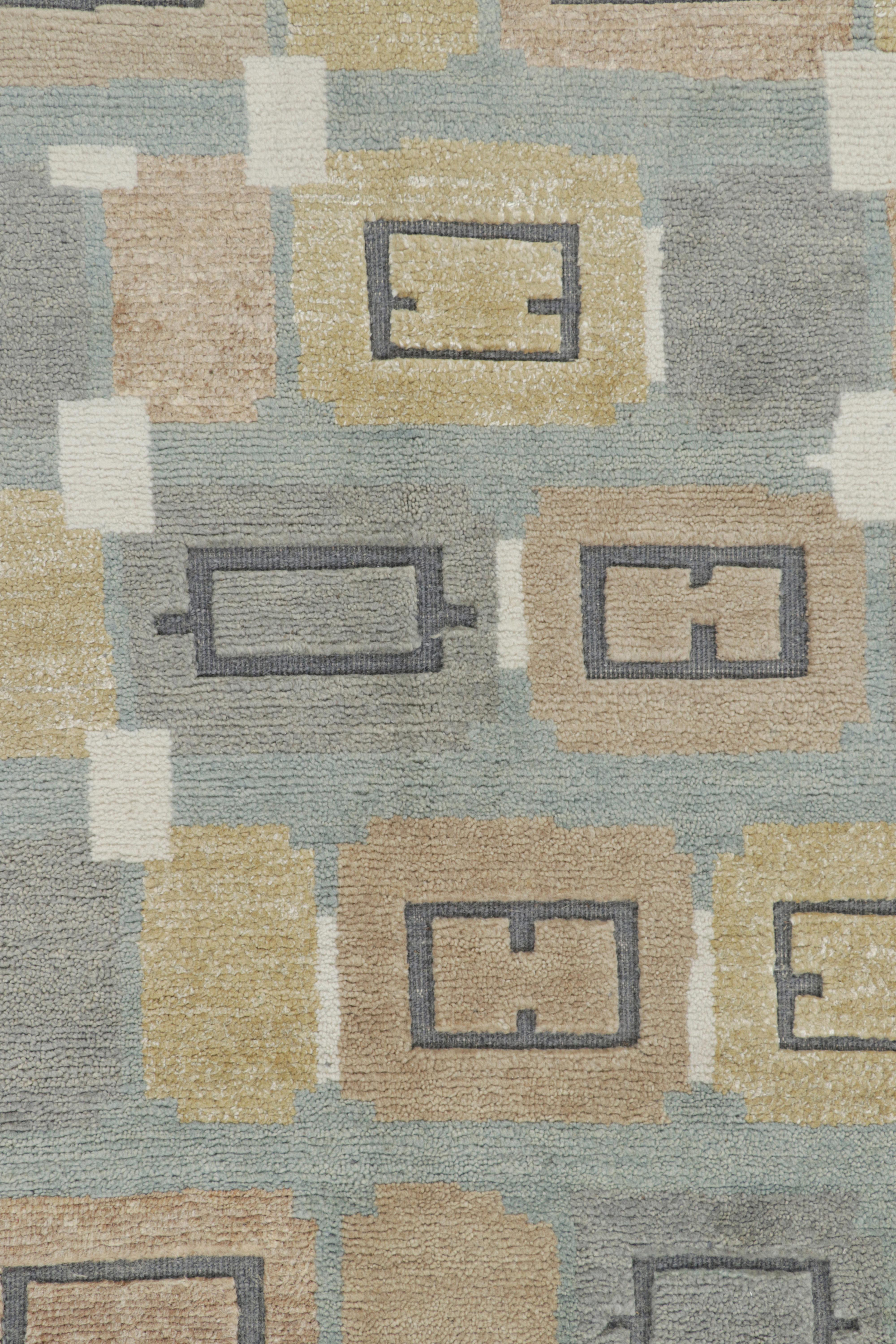 Rug & Kilim's Teppich im skandinavischen Stil in Blau mit beige-braunen geometrischen Mustern im Zustand „Neu“ im Angebot in Long Island City, NY
