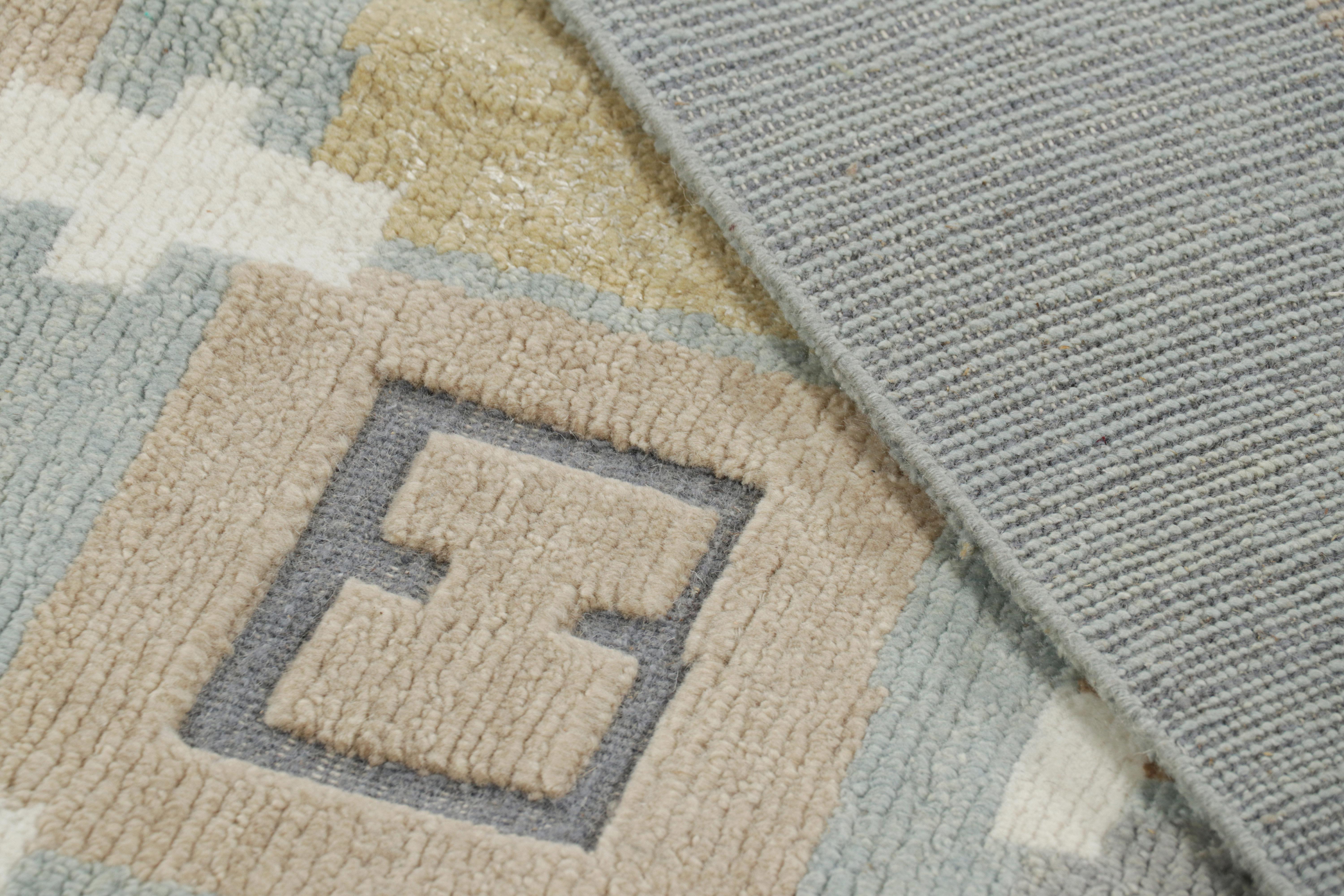 Rug & Kilim's Teppich im skandinavischen Stil in Blau mit beige-braunen geometrischen Mustern (Wolle) im Angebot