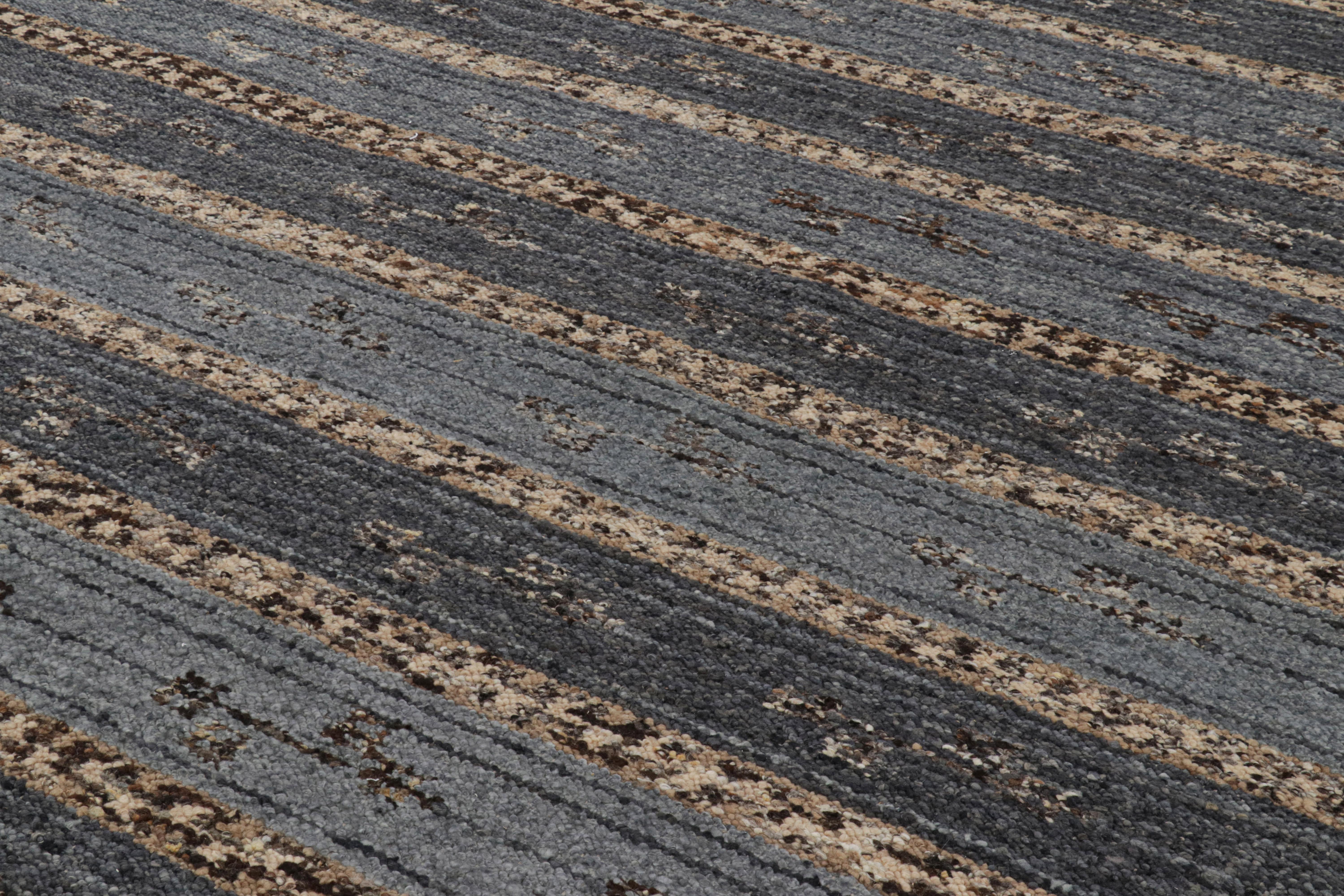 Handwoven in wool, this smart 9x12 Swedish style flat weave is Rug & Kilim’s “Nu” texture in their Scandinavian rug collection. 

On the design: 

Our “Nu” flat weave enjoys a boucle-like texture of blended yarns, and a look both impressionistic and