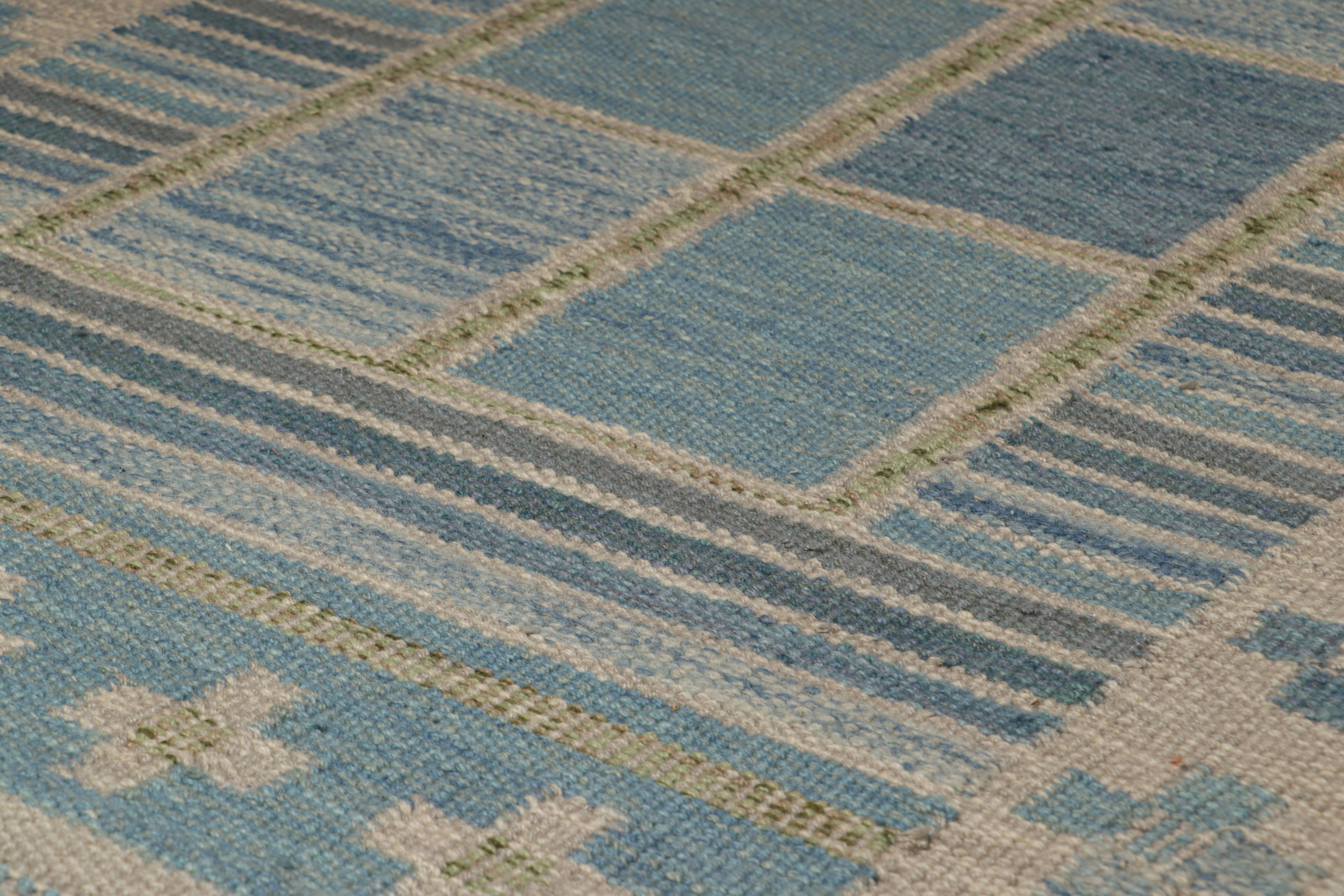 Da una nuova ed entusiasmante collezione di pezzi in formato regalo, questo tappeto 3x5 in stile svedese è un'audace novità della Scandinavian Collection di Rug & Kilim. Tessuto a mano in lana a trama piatta con filati naturali non tinti, il suo