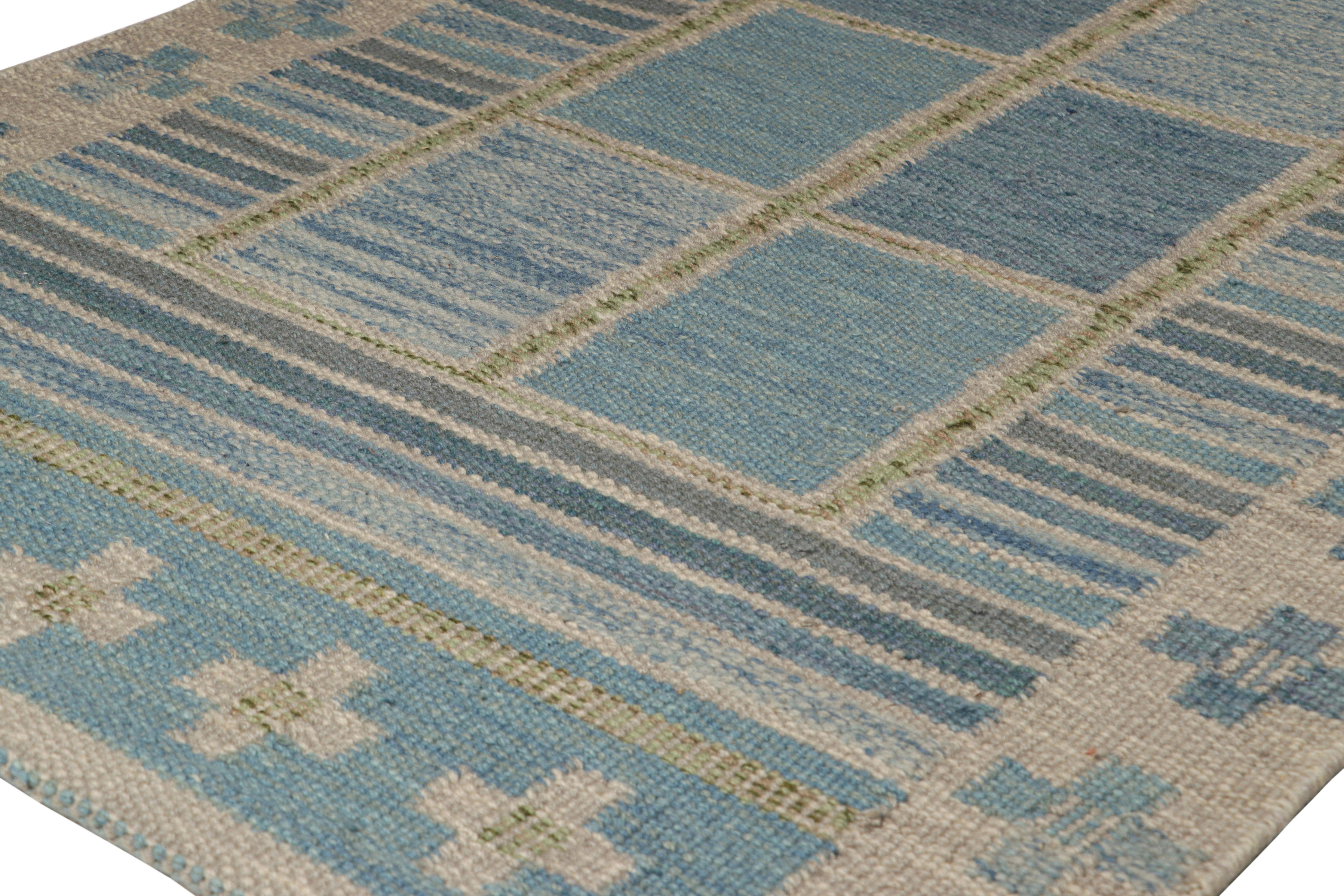 Moderno Rug & Kilim: tappeto in stile scandinavo di colore blu con motivi geometrici colorati in vendita