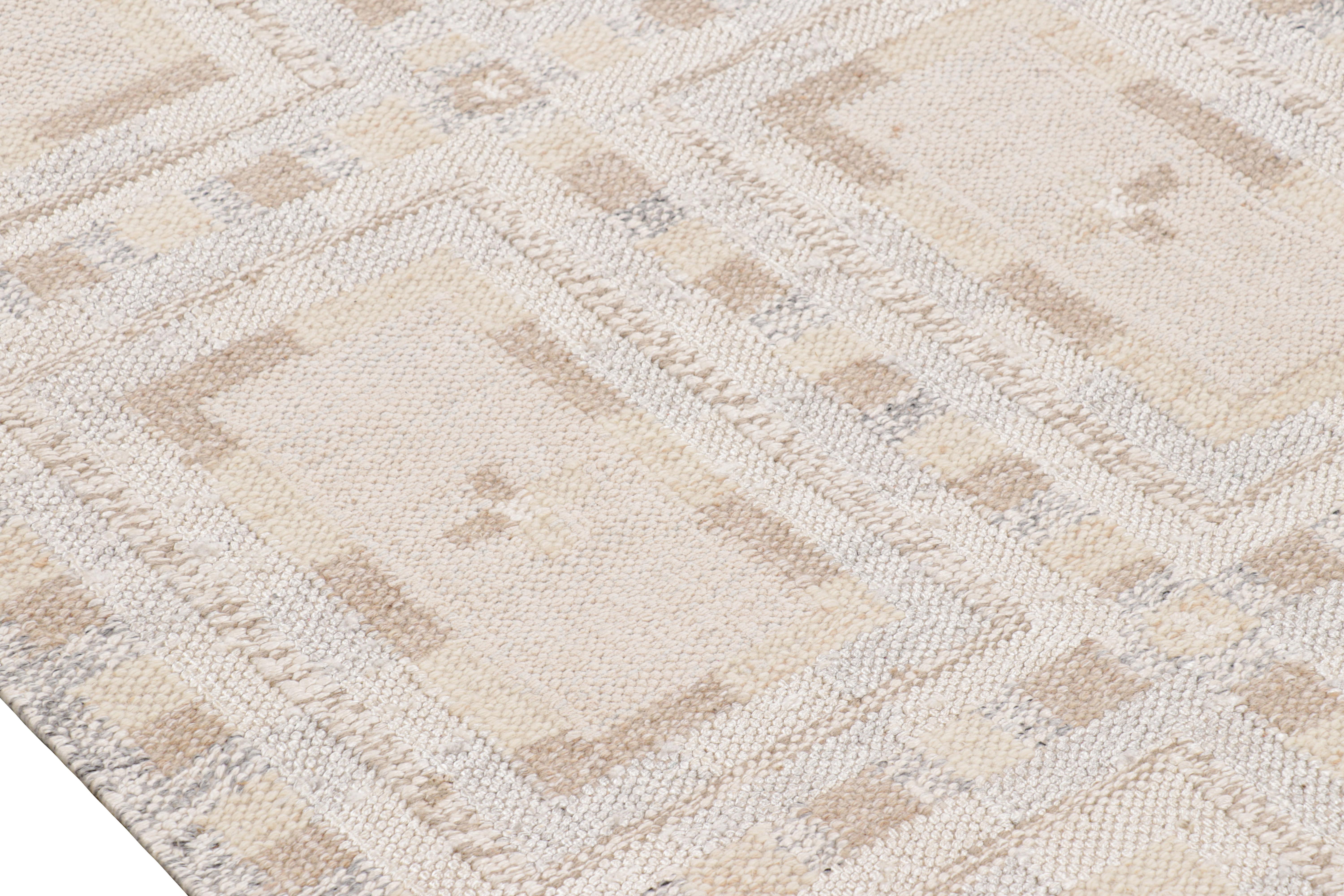 Rug & Kilim's Teppich im skandinavischen Stil in Blau mit bunten geometrischen Mustern (Moderne) im Angebot