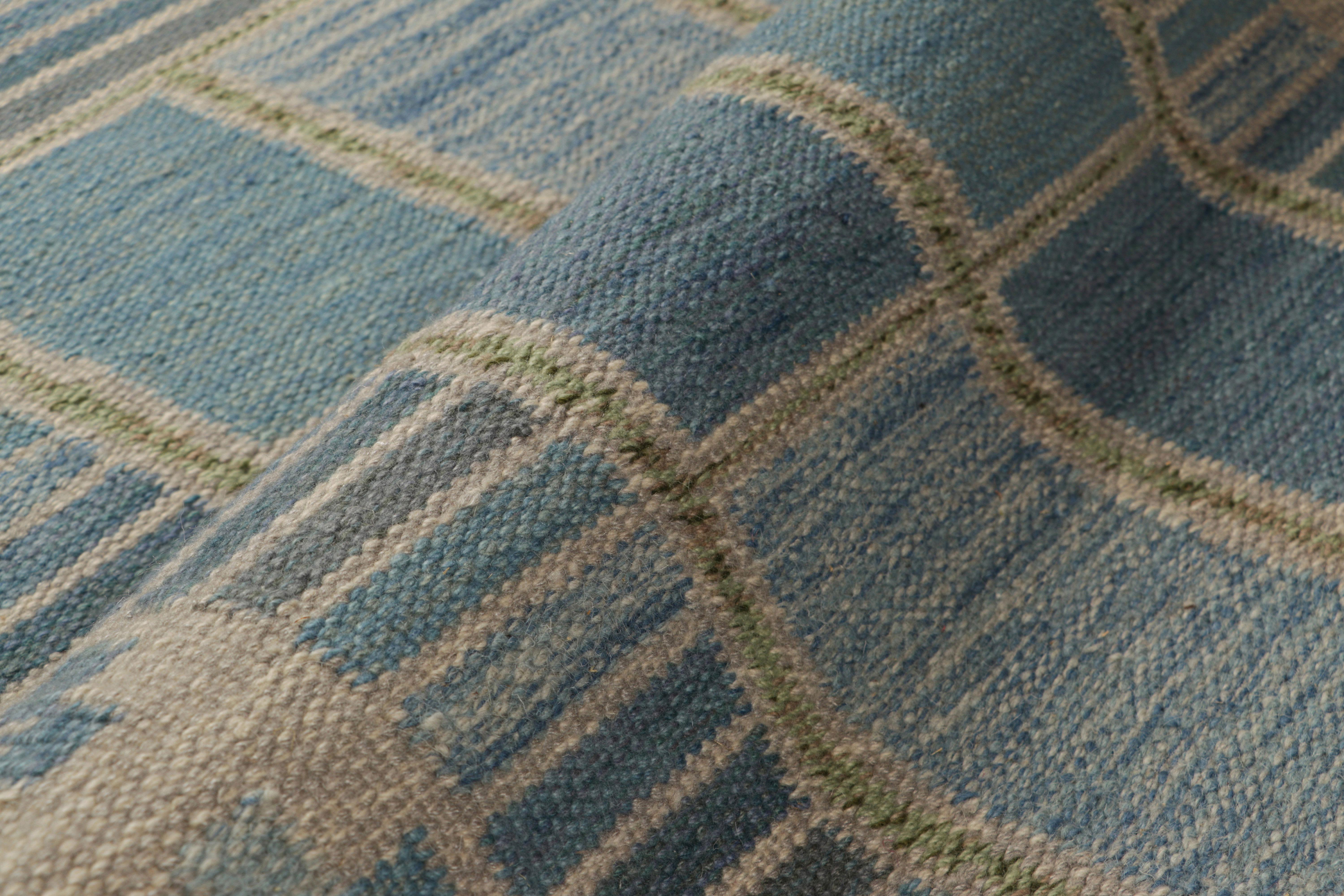 Rug & Kilim: tappeto in stile scandinavo di colore blu con motivi geometrici colorati In condizioni Nuovo in vendita a Long Island City, NY