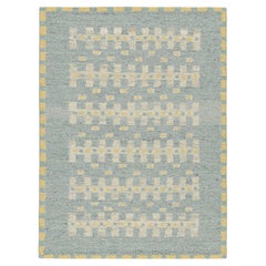 Rug & Kilim's Teppich im skandinavischen Stil in Blau mit cremefarbenen, geometrischen Mustern