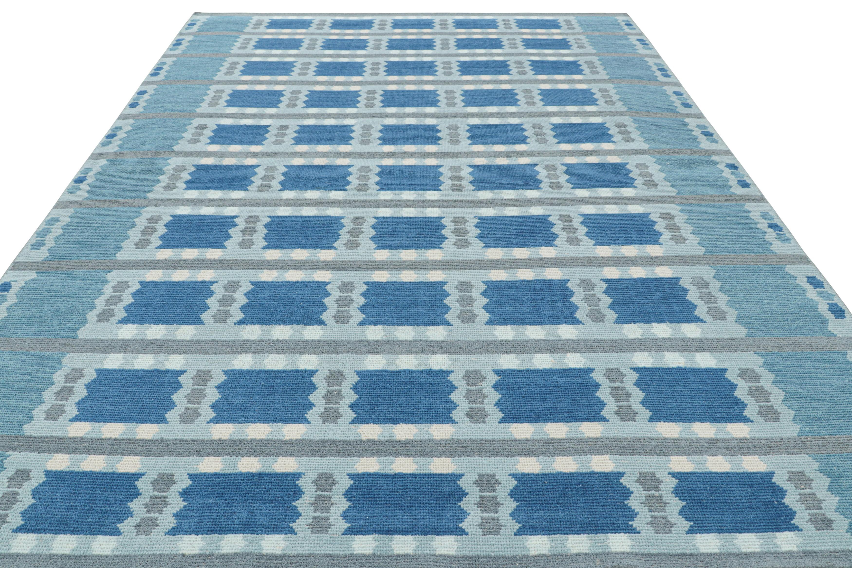 Indiano Rug & Kilim: Tappeto in stile scandinavo blu con motivo geometrico in vendita