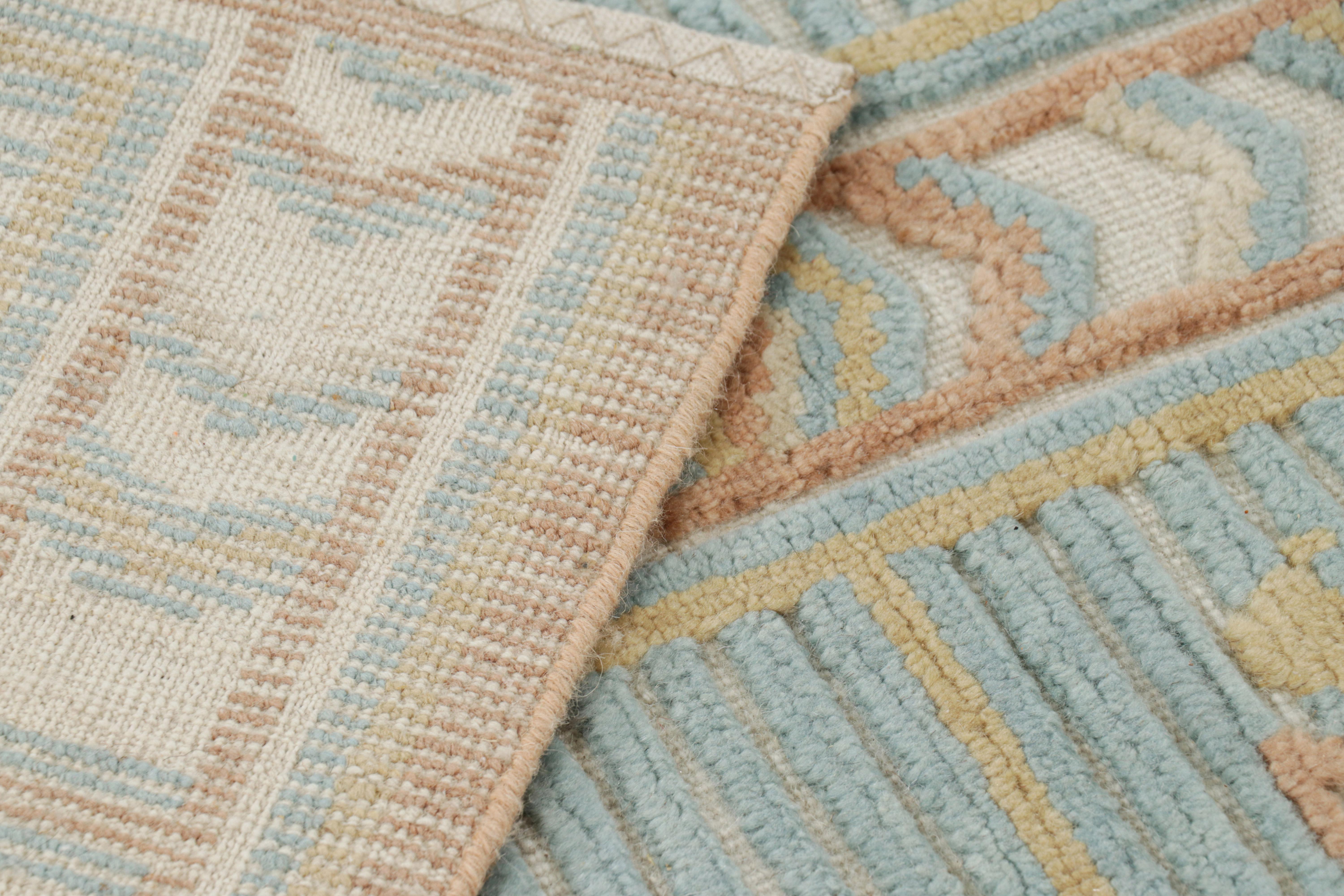 Rug & Kilim's Teppich im skandinavischen Stil in Blau mit geometrischen Mustern (21. Jahrhundert und zeitgenössisch) im Angebot