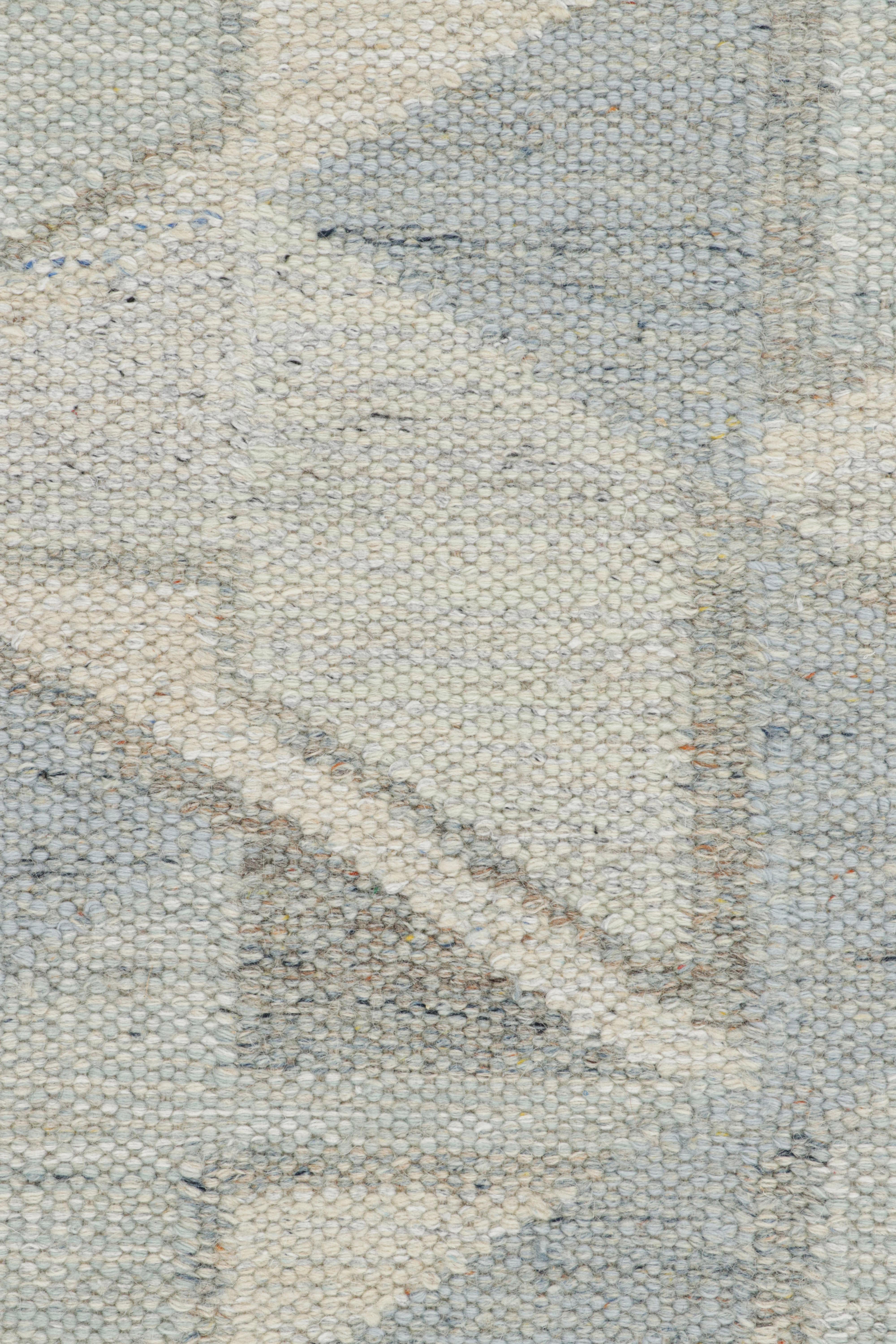 Rug & Kilim's Teppich im skandinavischen Stil in Blau mit grau-weißen geometrischen Mustern (Moderne) im Angebot