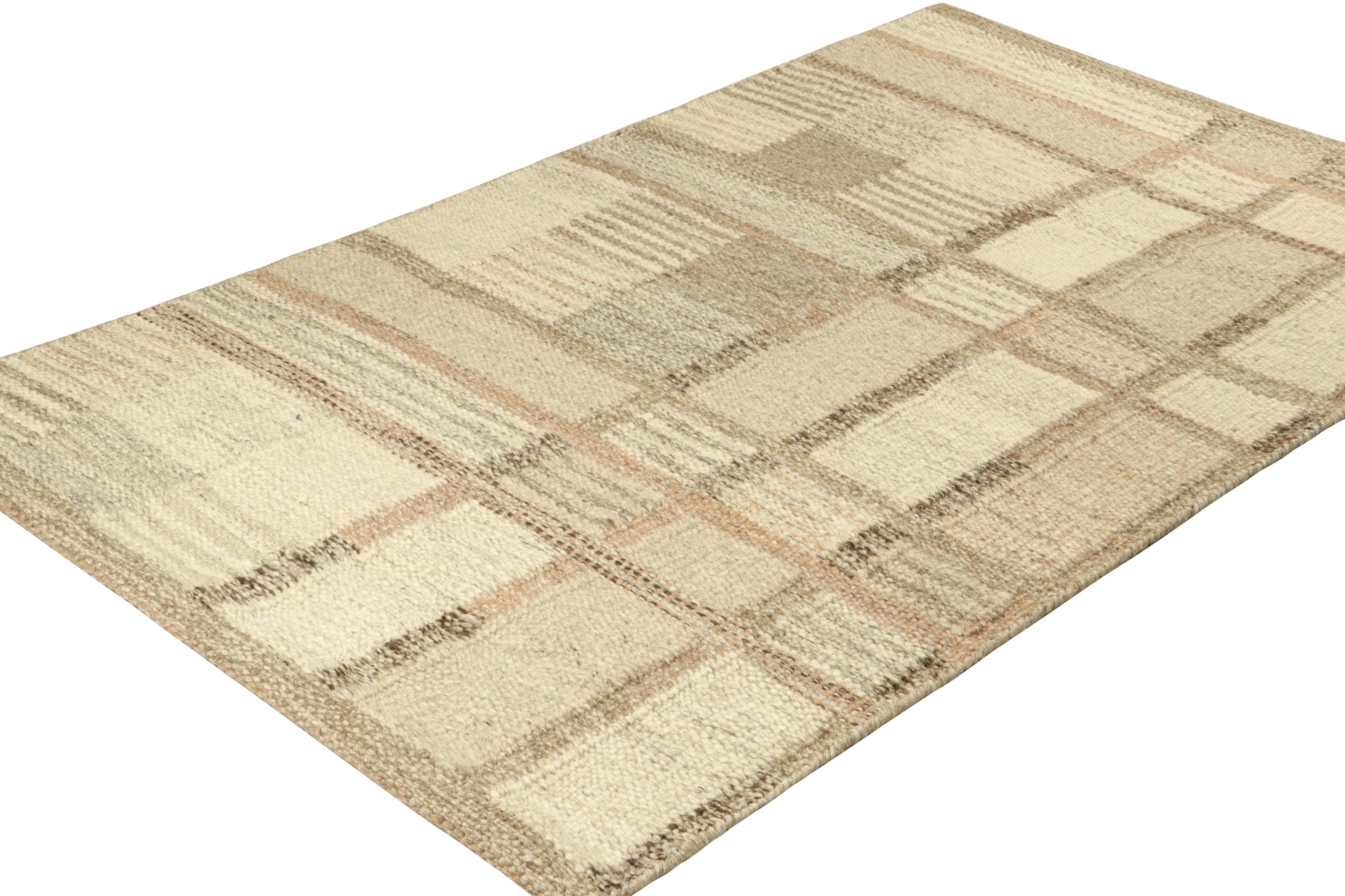 Indien Rug & Kilim's Scandinavian Style Rug in Brown and Beige with Geometric Patterns (tapis de style scandinave à motifs géométriques) en vente