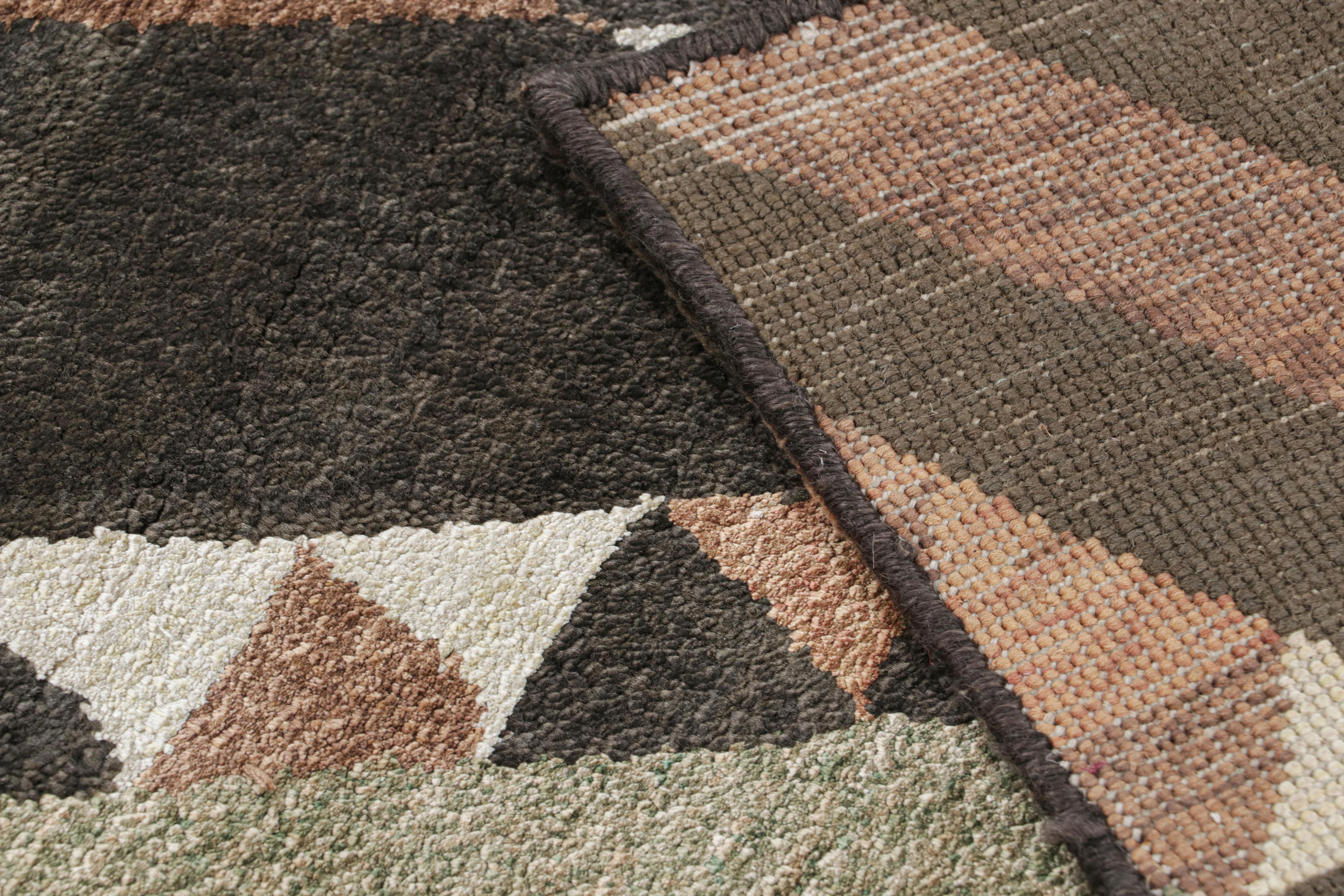 Laine Rug & Kilim's Scandinavian Style Rug in Brown Geometric Pattern (tapis de style scandinave à motifs géométriques) en vente