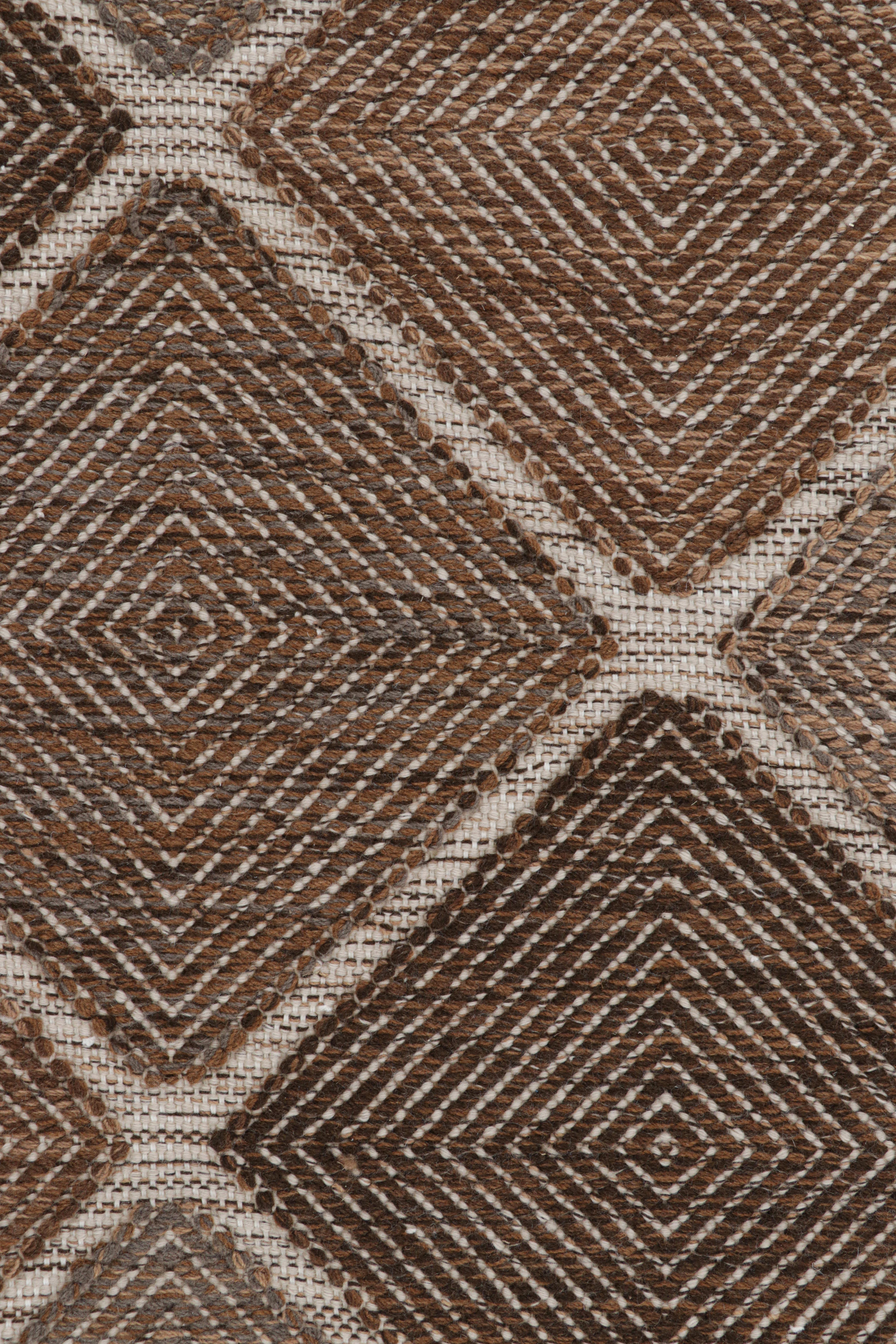 Rug & Kilim's Teppich im skandinavischen Stil in Brown-Tönen mit Rautenmustern (Moderne) im Angebot