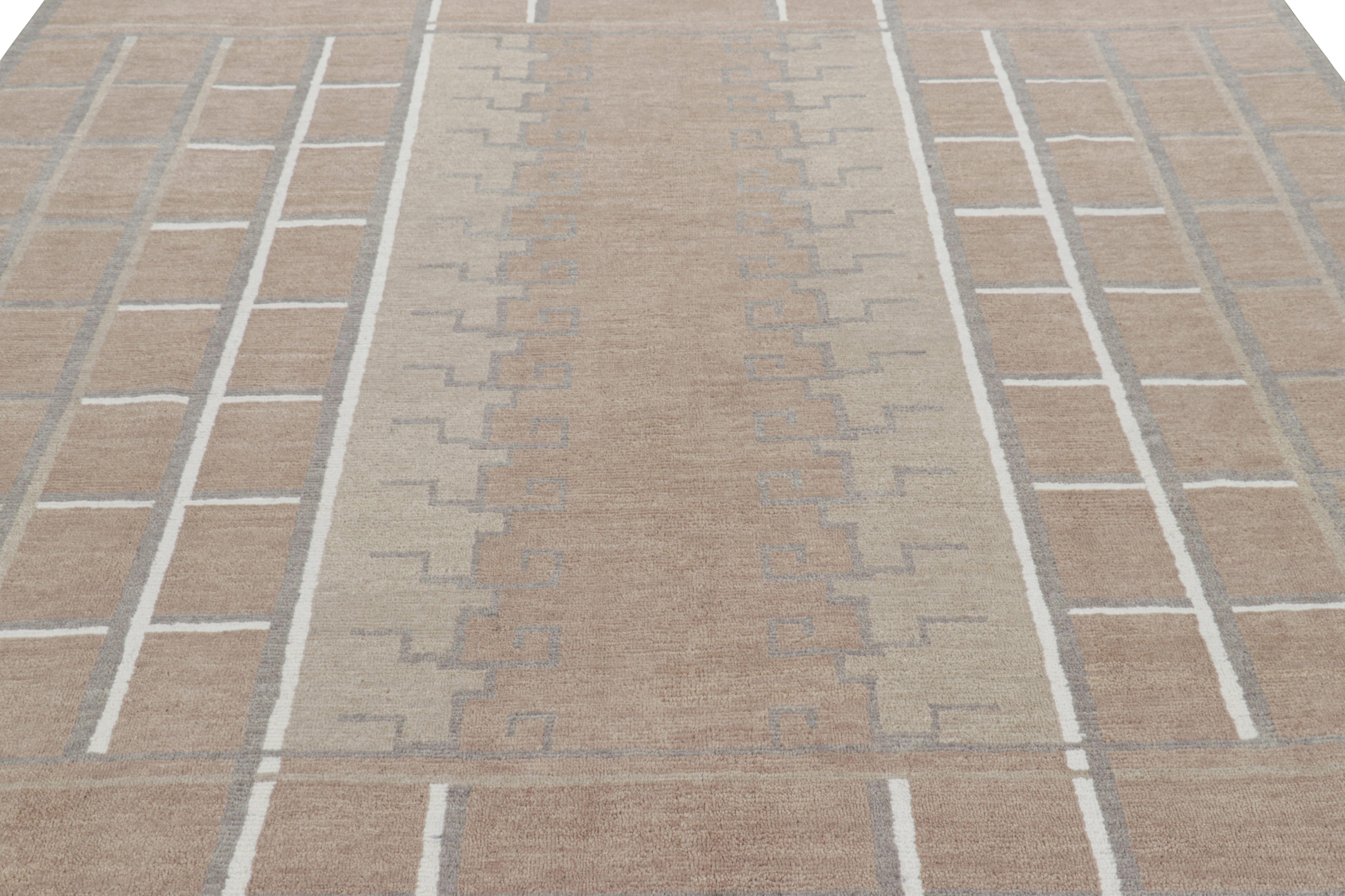 Fabriqué en laine et soie nouées à la main, ce tapis 8x10 est un nouvel ajout à la collection de tapis scandinaves de Rug & Kilim - une réimagination contemporaine du minimalisme suédois et des tapis et textiles vintage des traditions Rollakan et