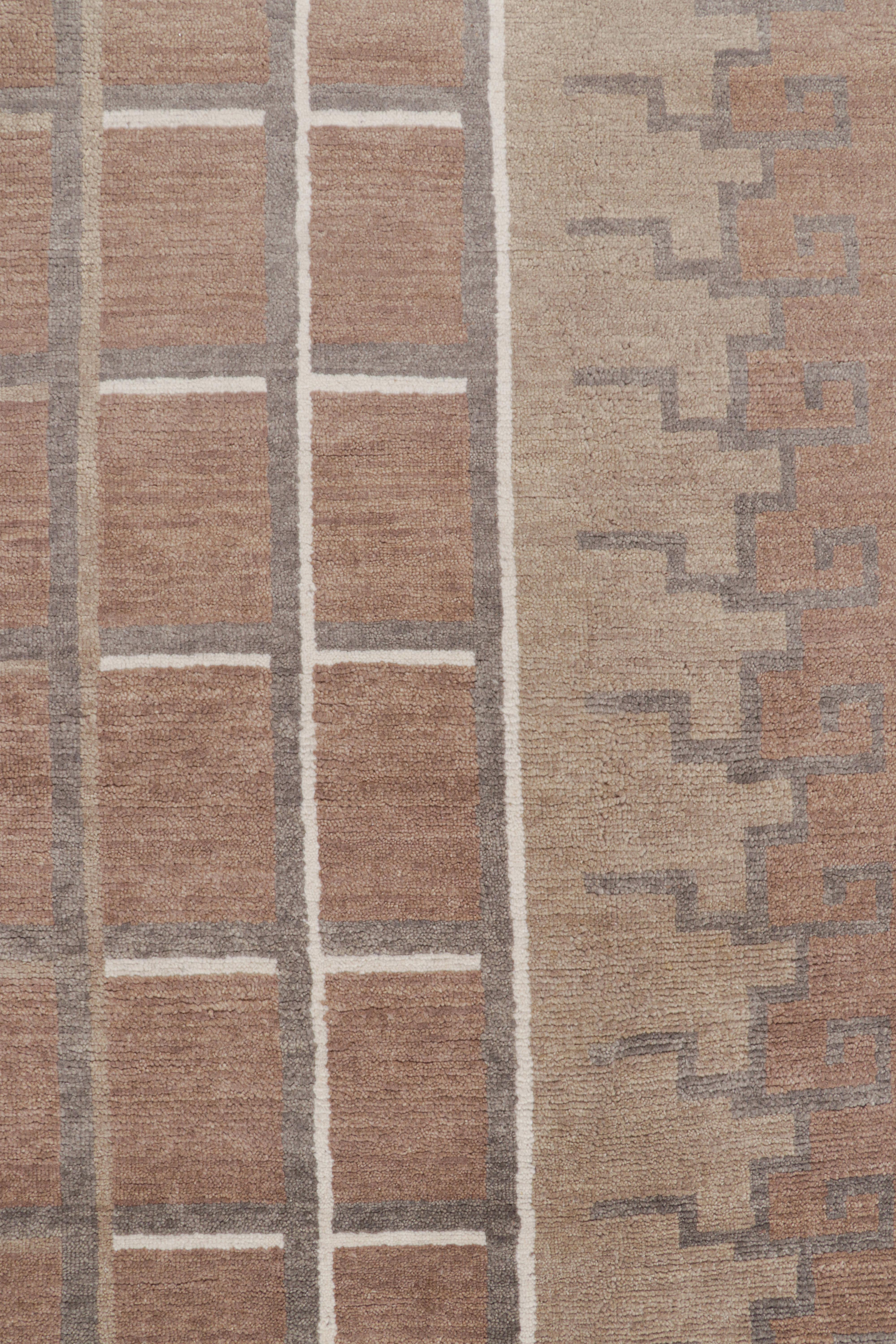 Moderne Rug & Kilim's Scandinavian Style Rug in Brown with Geometric Patterns (tapis de style scandinave à motifs géométriques) en vente