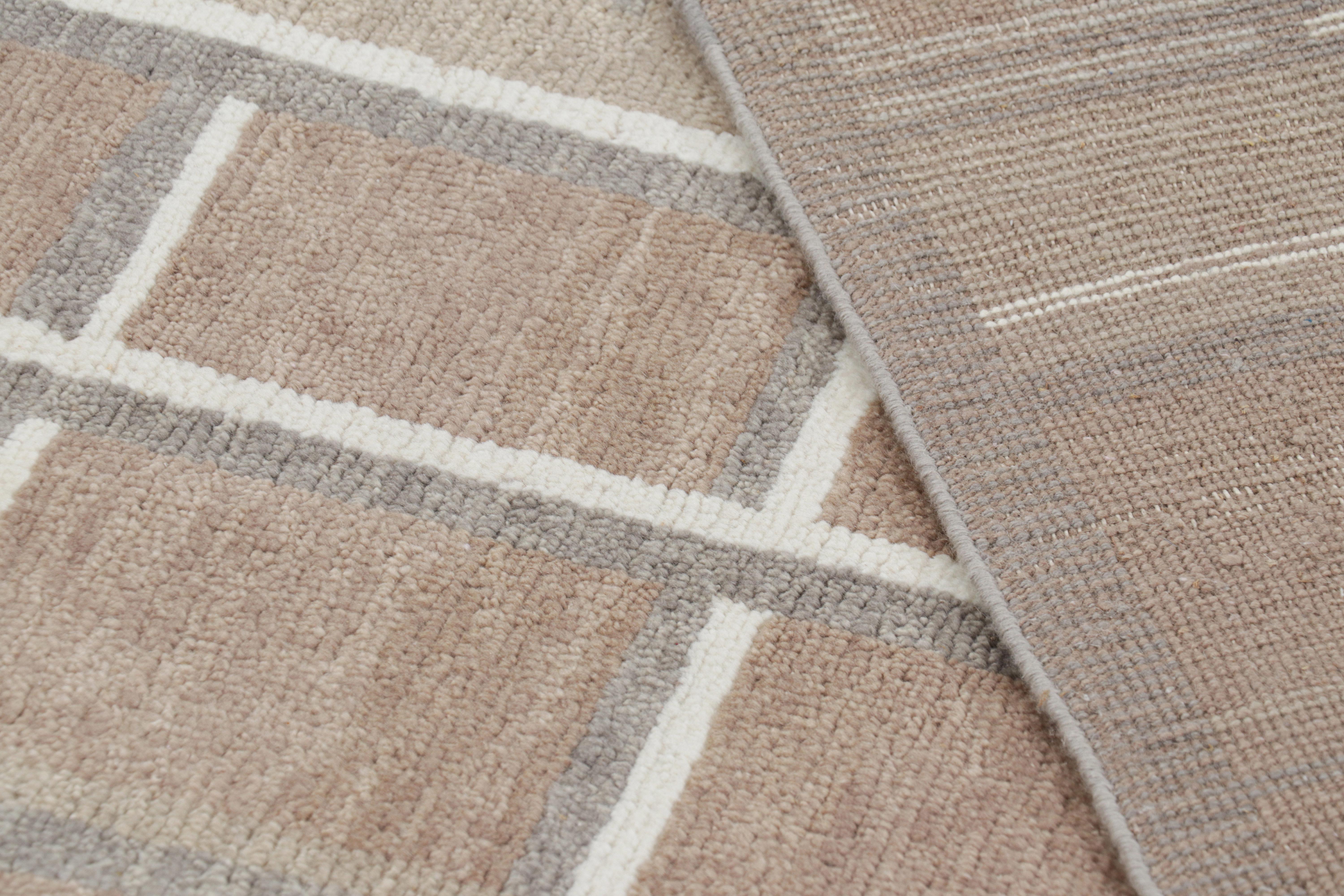 XXIe siècle et contemporain Rug & Kilim's Scandinavian Style Rug in Brown with Geometric Patterns (tapis de style scandinave à motifs géométriques) en vente