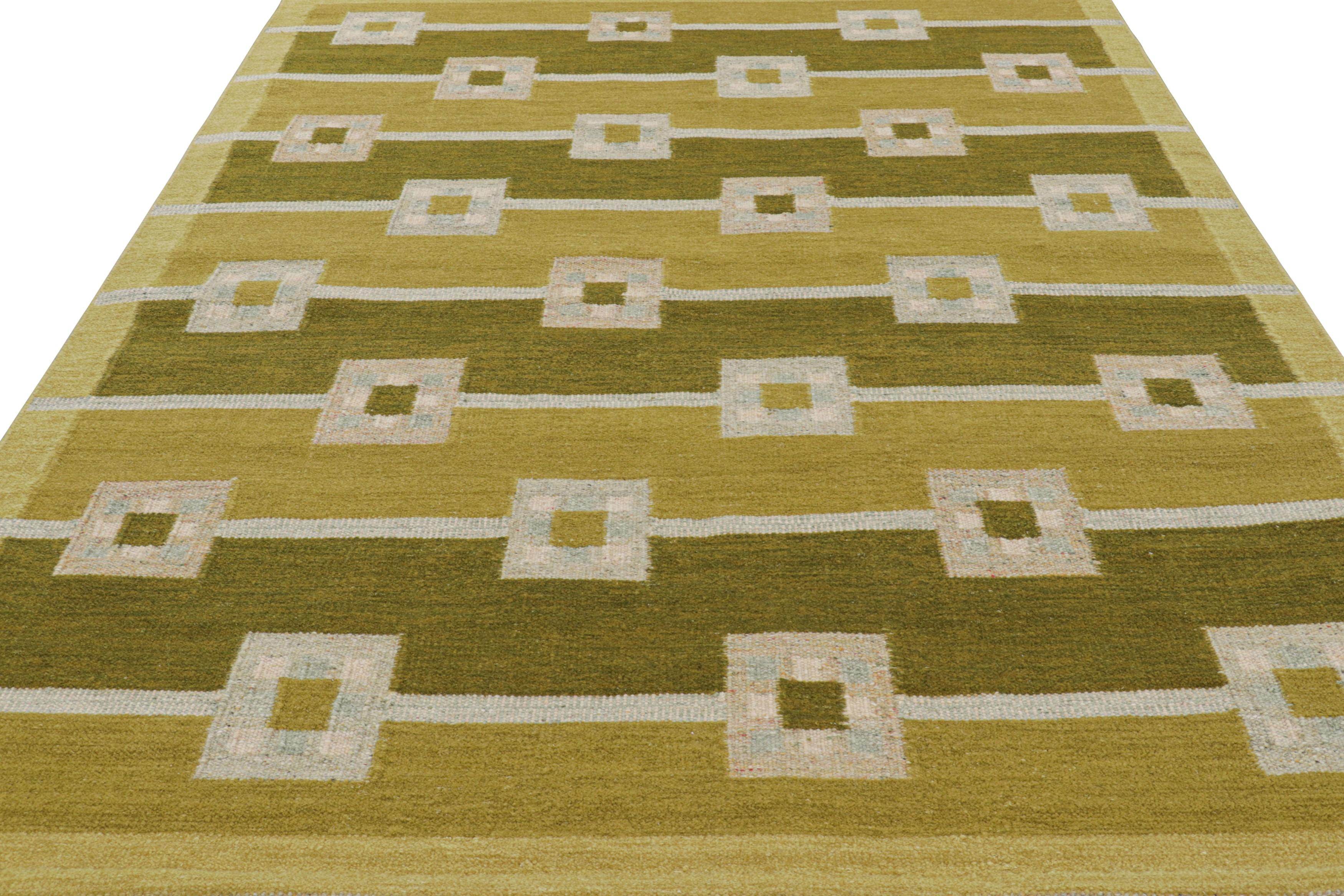 Indien Rug & Kilim's Scandinavian Style Rug In Chartreuse Green with Geometric Patterns (tapis de style scandinave en vert chartreuse avec motifs géométriques) en vente