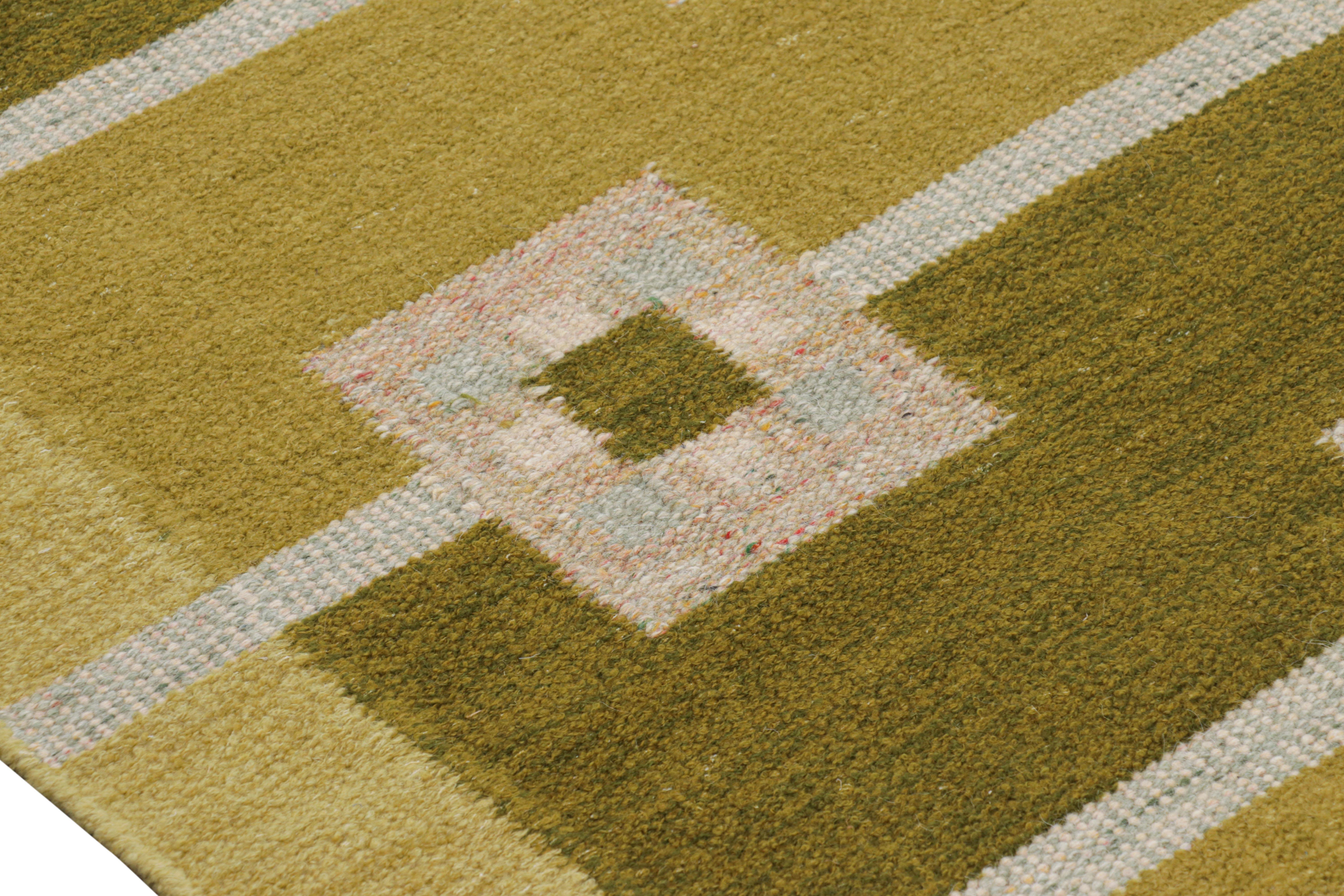 Rug & Kilim's Teppich im skandinavischen Stil in Chartreuse Grün mit geometrischen Mustern im Zustand „Neu“ im Angebot in Long Island City, NY