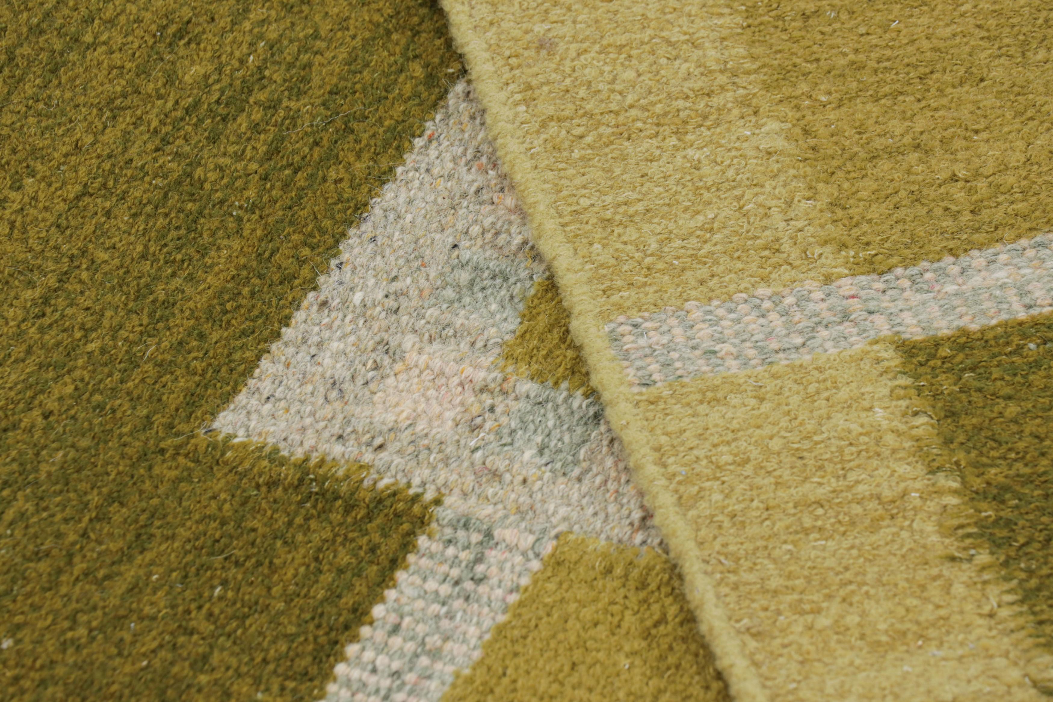 XXIe siècle et contemporain Rug & Kilim's Scandinavian Style Rug In Chartreuse Green with Geometric Patterns (tapis de style scandinave en vert chartreuse avec motifs géométriques) en vente