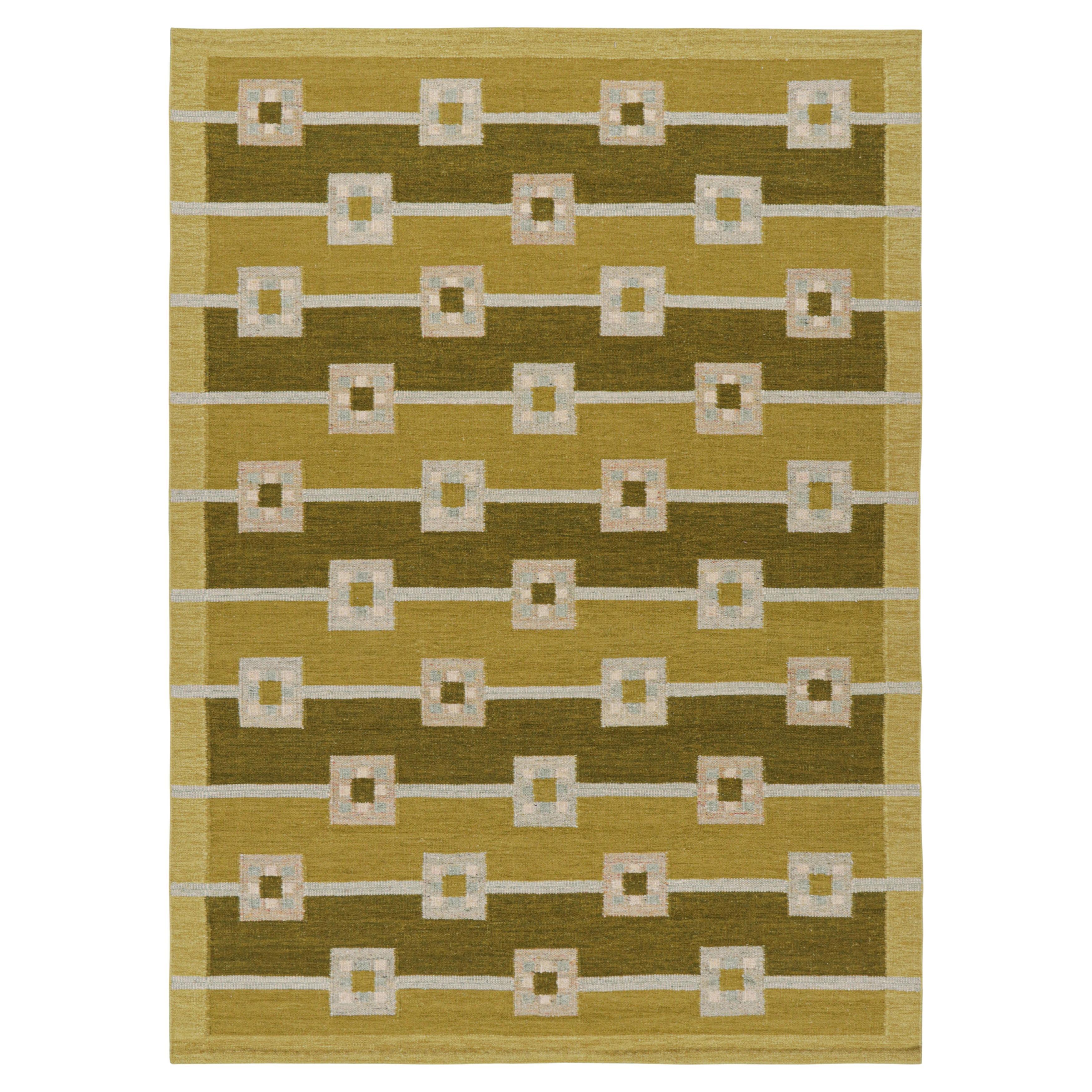 Rug & Kilim's Scandinavian Style Rug in Chartreuse Green with Geometric Patterns (tapis de style scandinave en vert chartreuse avec motifs géométriques)